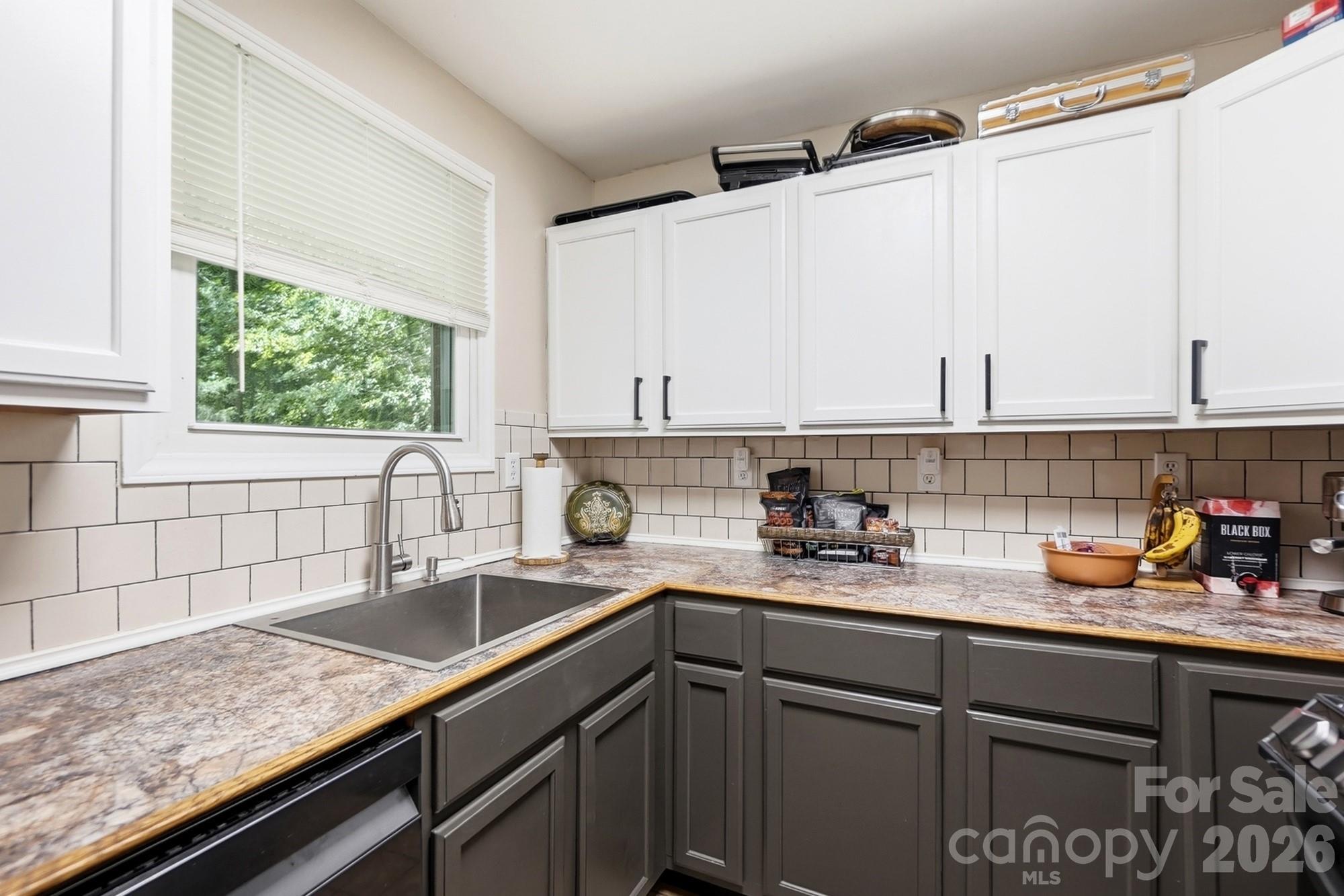 2220 Oldfield Road Property Photo 11