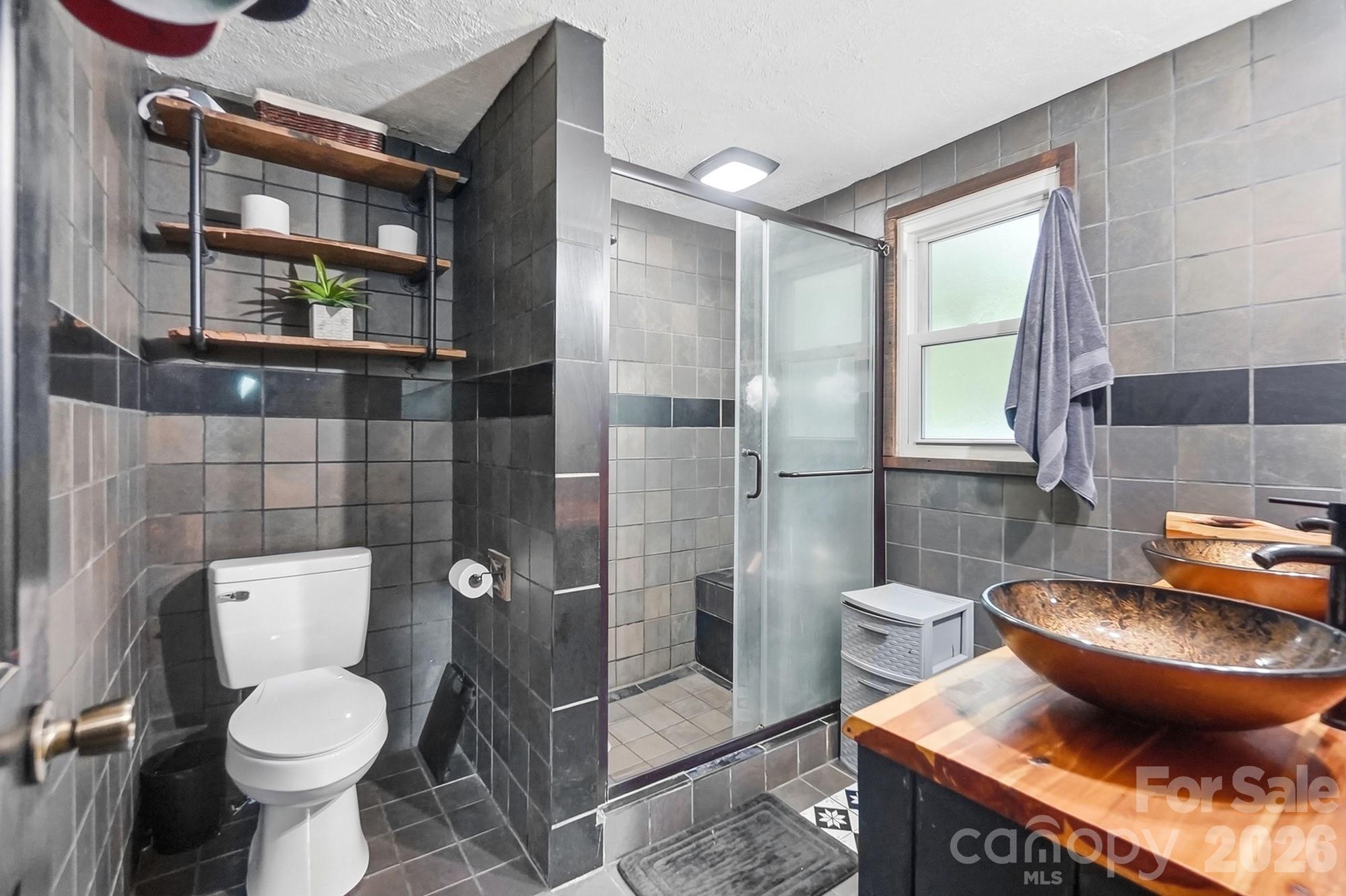 2220 Oldfield Road Property Photo 12
