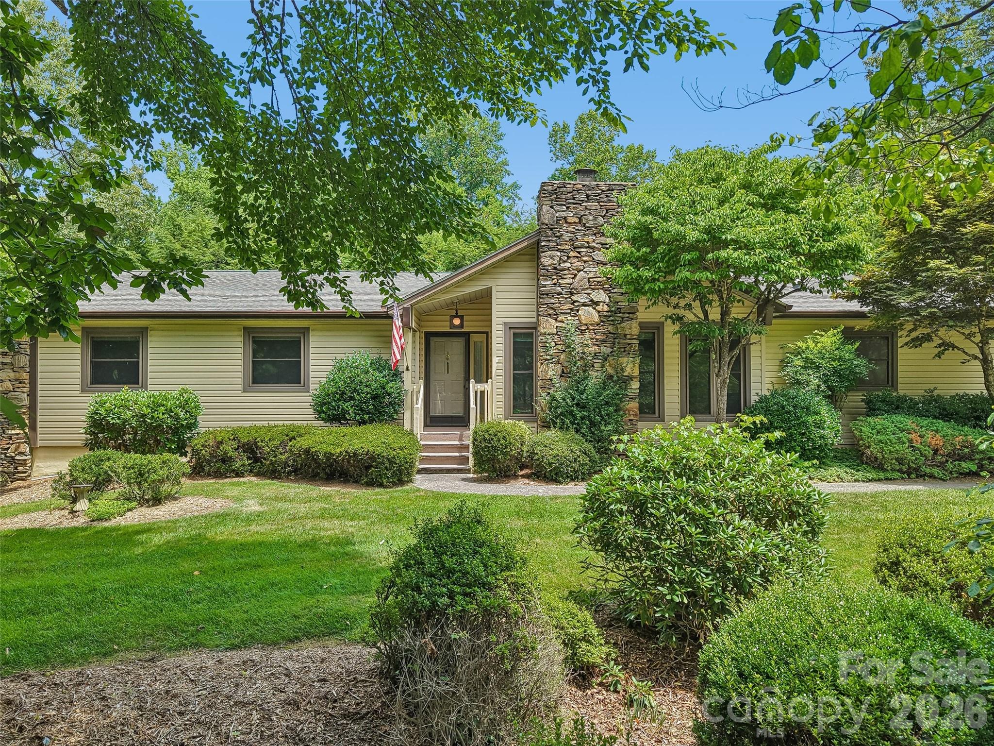 1 Bridle Path Court Property Photo 1