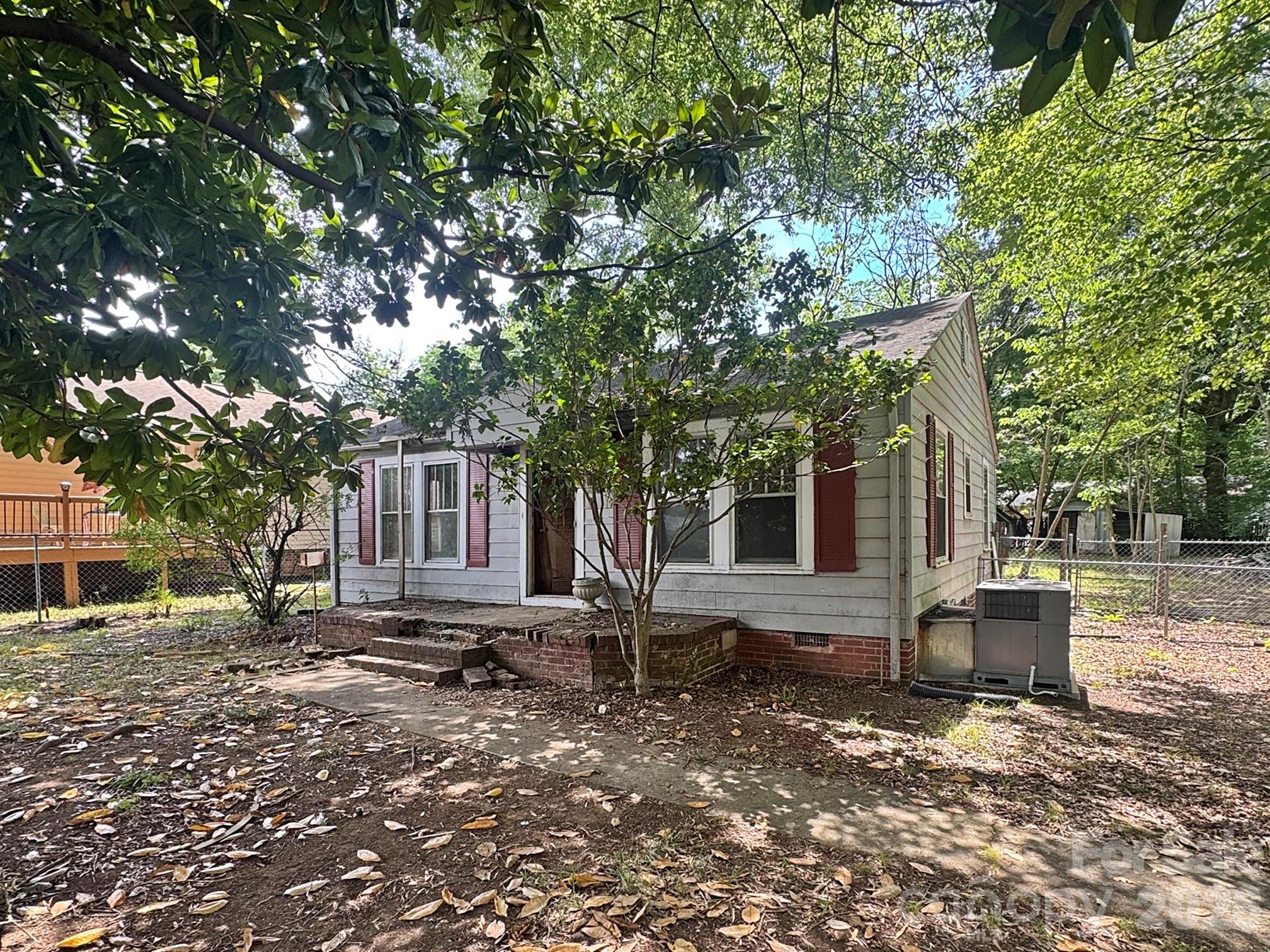 2806 Royal Avenue Property Photo 1