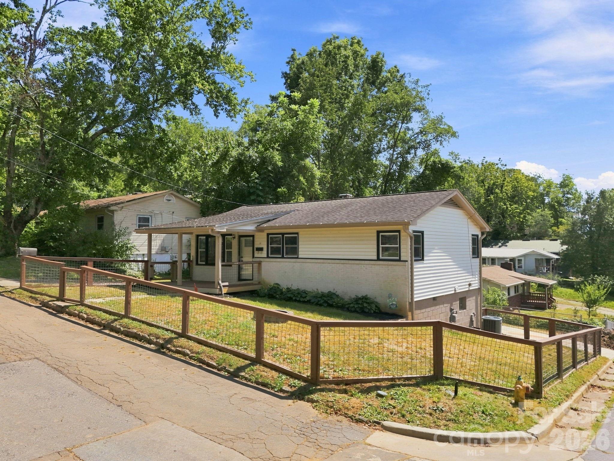 14 E Indiana Avenue Property Photo 1