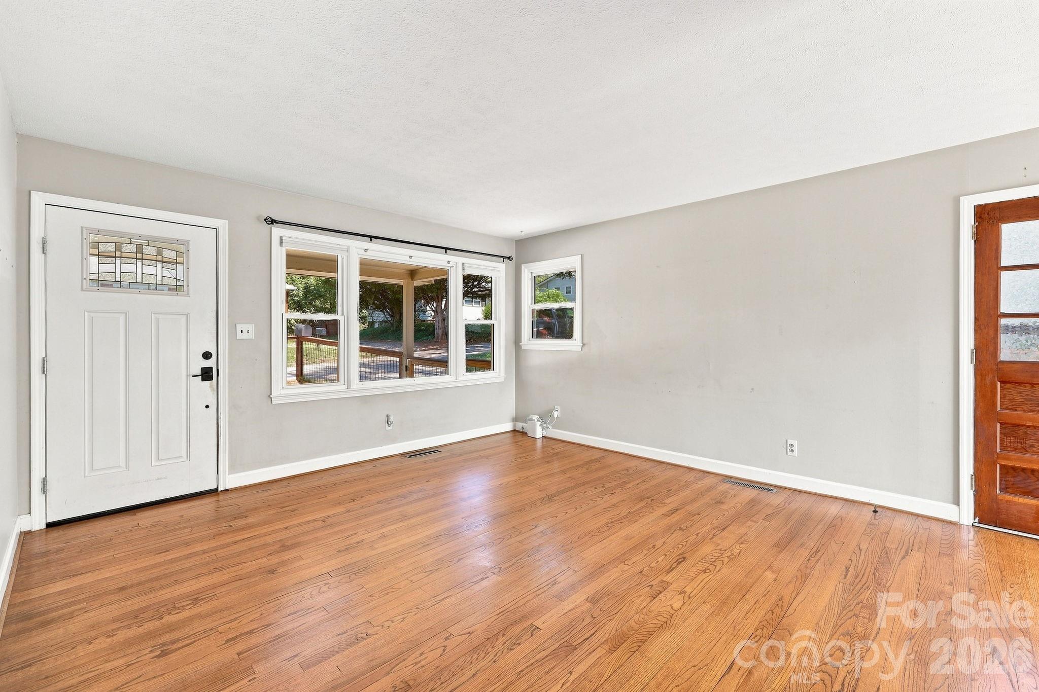 14 E Indiana Avenue Property Photo 3