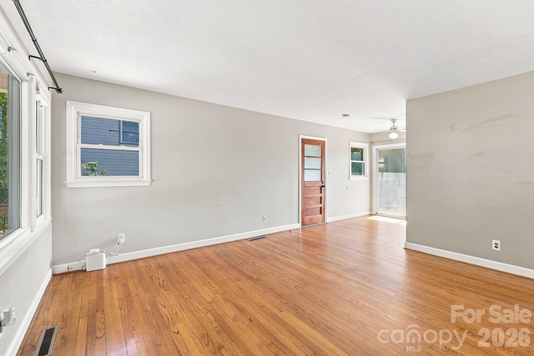 14 E Indiana Avenue Property Photo 4