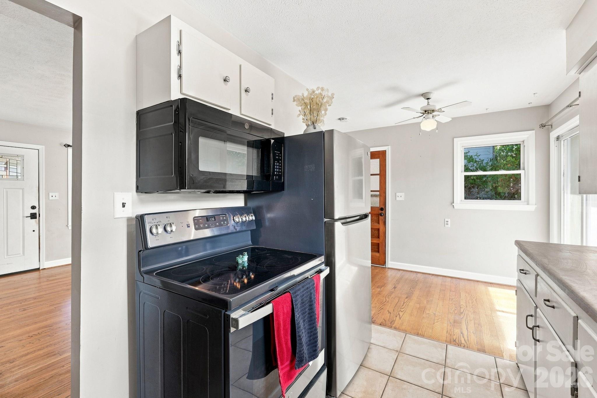 14 E Indiana Avenue Property Photo 7