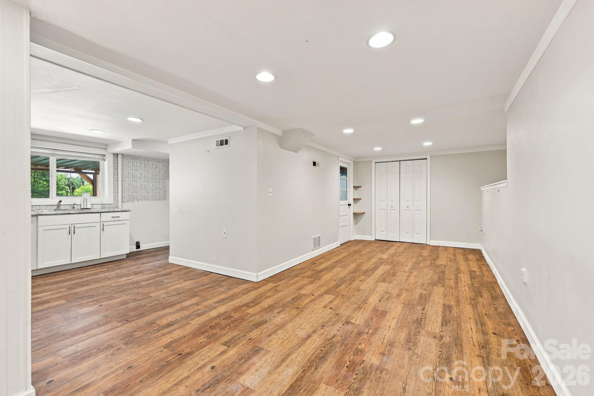 14 E Indiana Avenue Property Photo 18