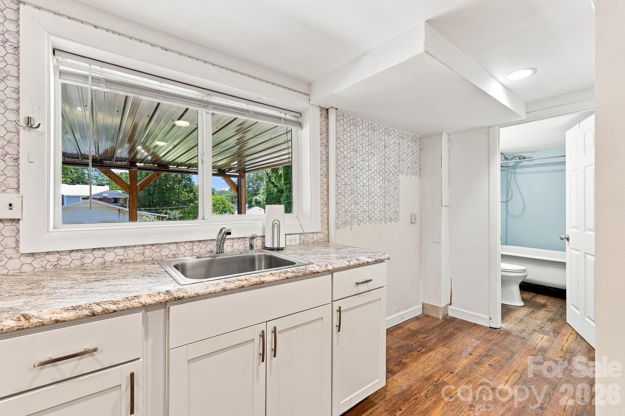 14 E Indiana Avenue Property Photo 20