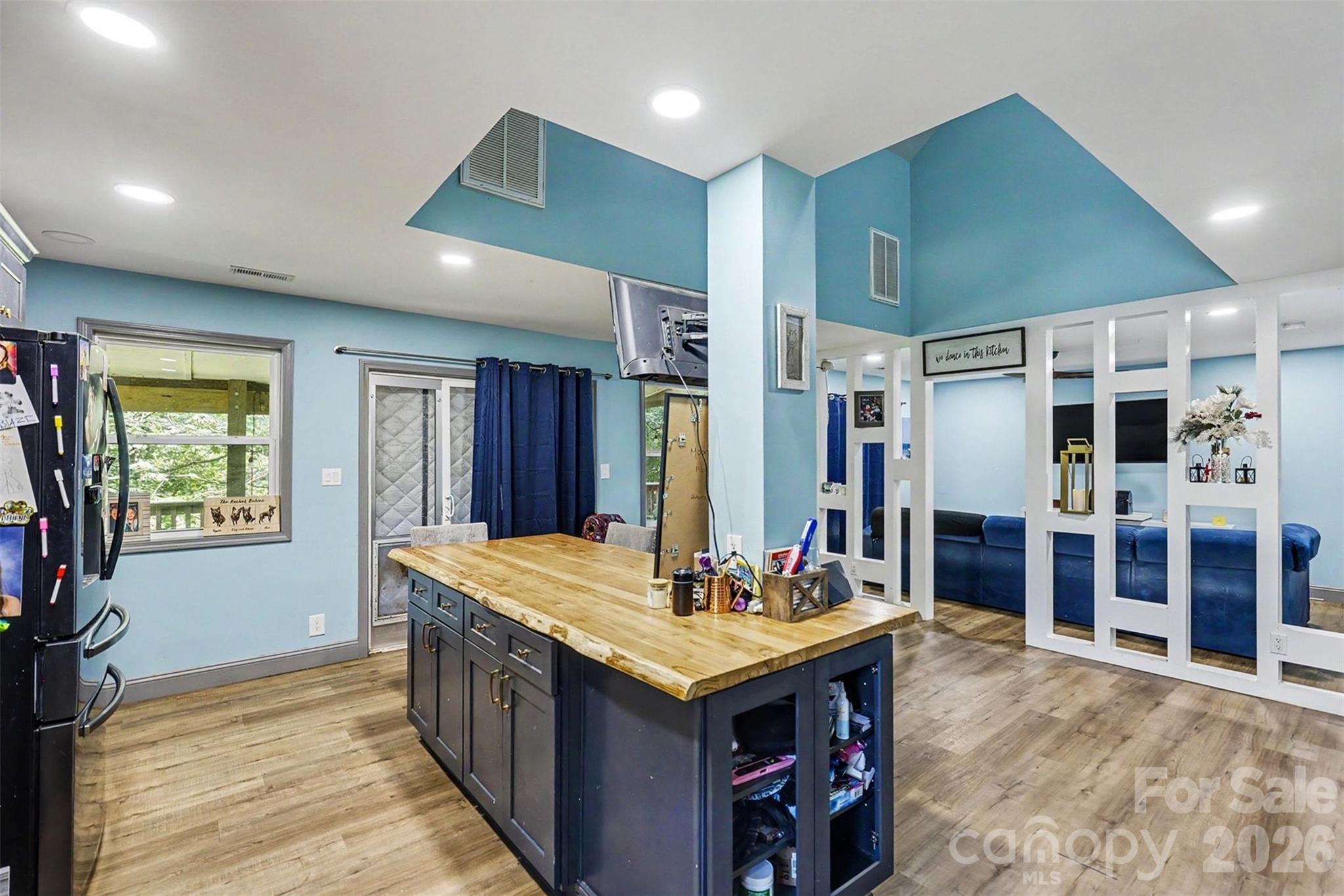 16033 Samoa Court Property Photo 5