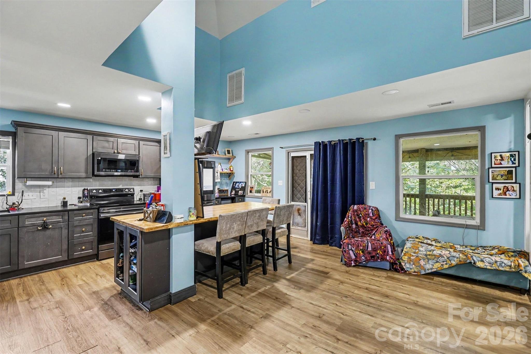 16033 Samoa Court Property Photo 8