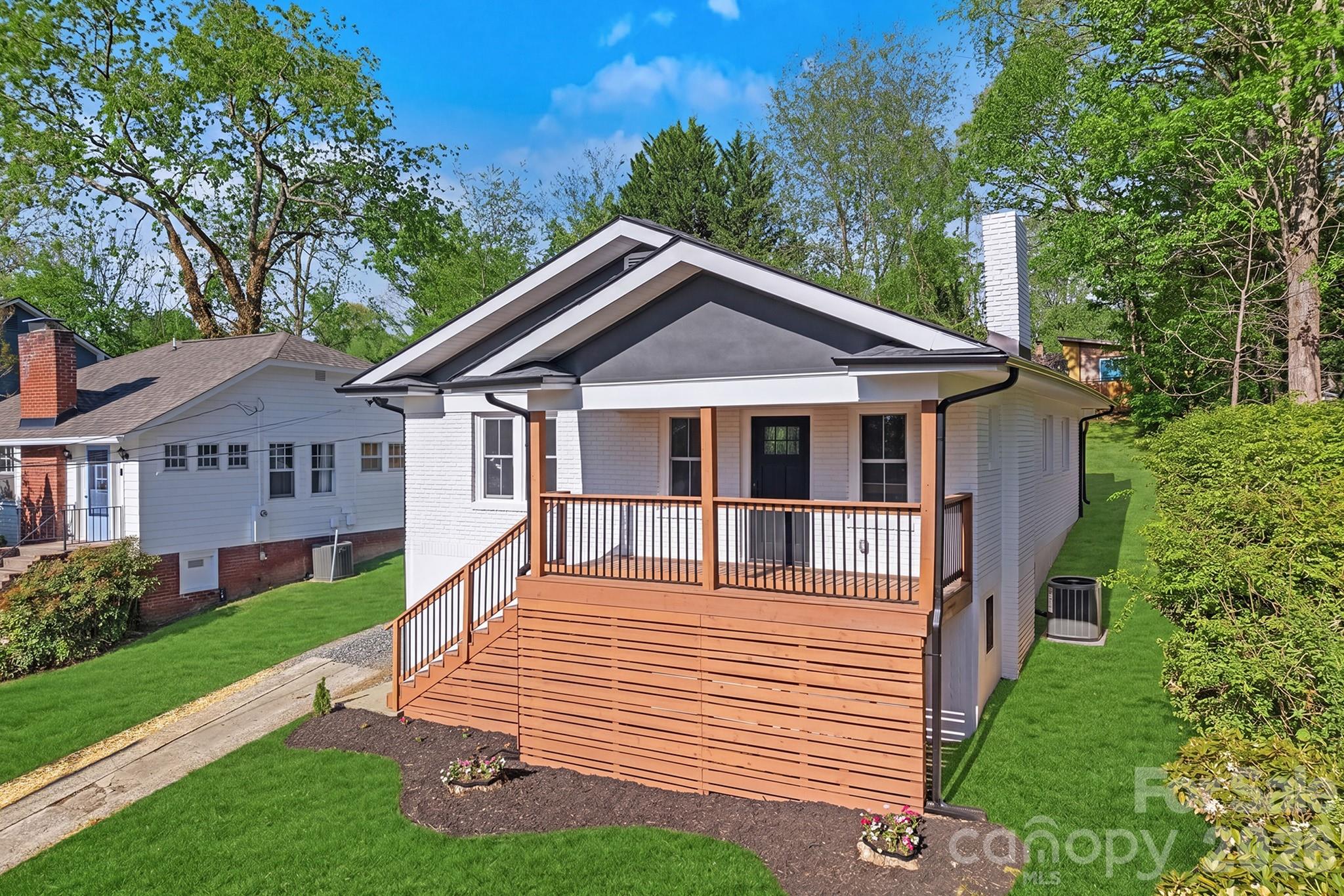 154 Laurel Loop Property Photo 1