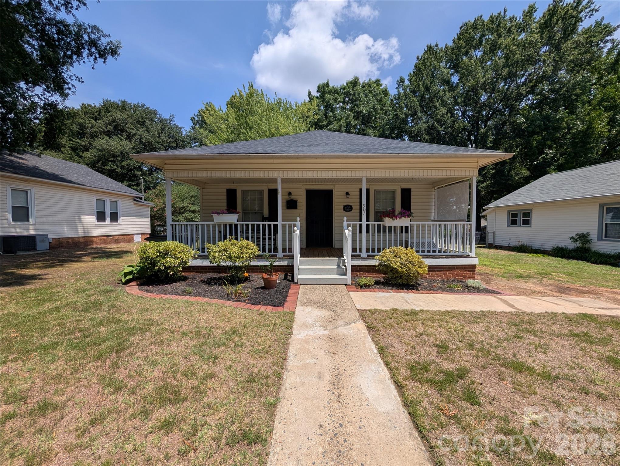 507 E 10th Street Property Photo 4
