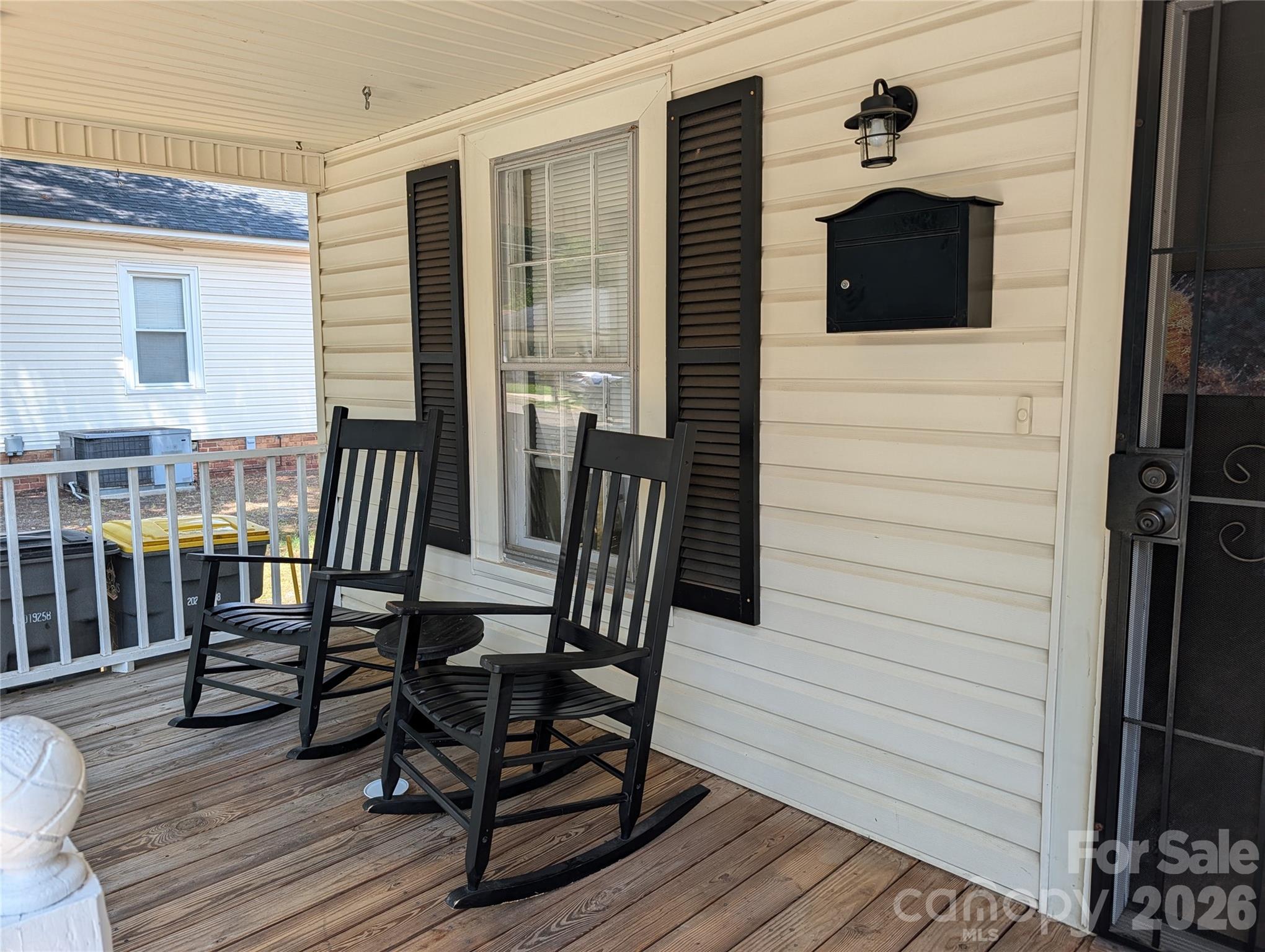 507 E 10th Street Property Photo 5