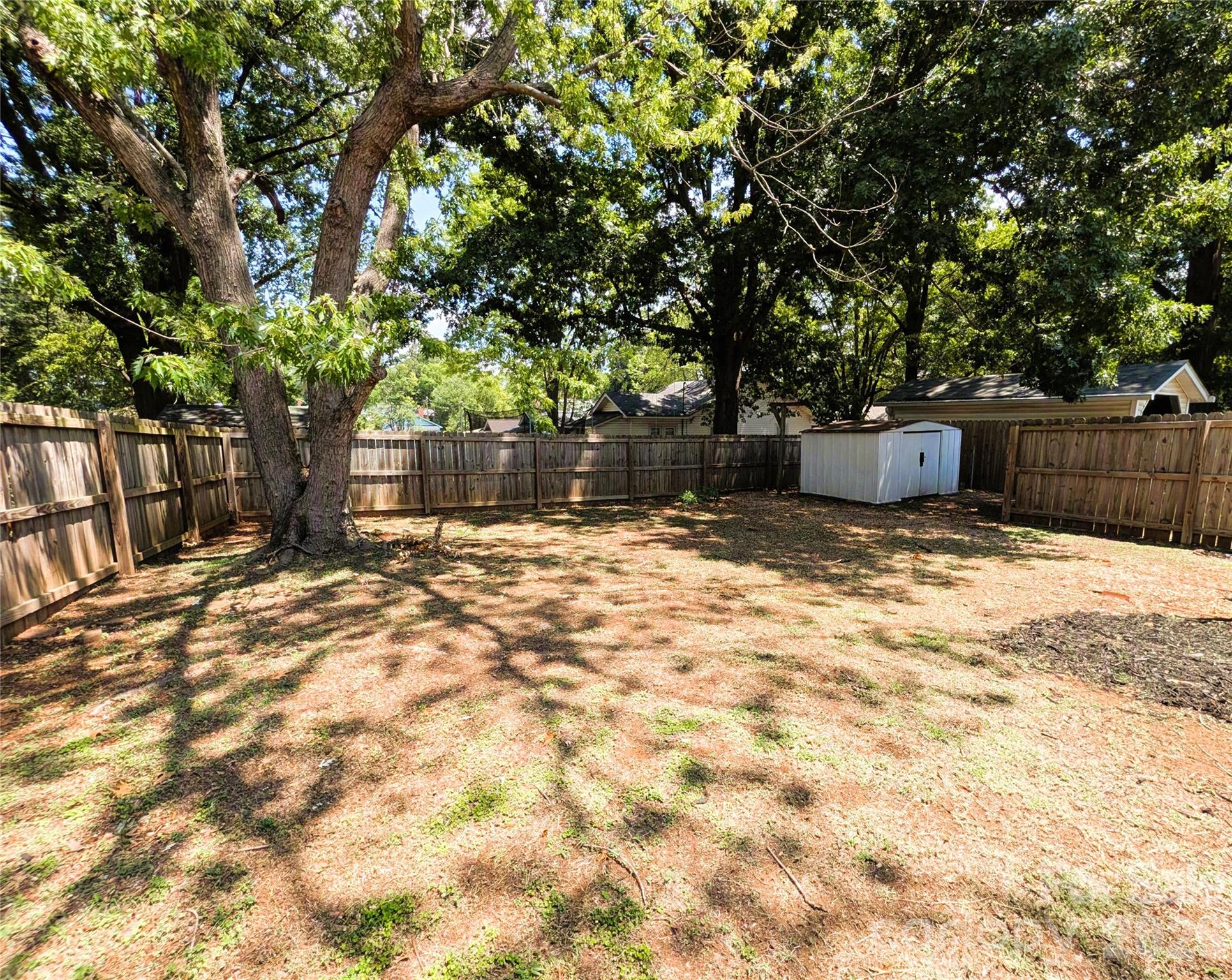 507 E 10th Street Property Photo 5