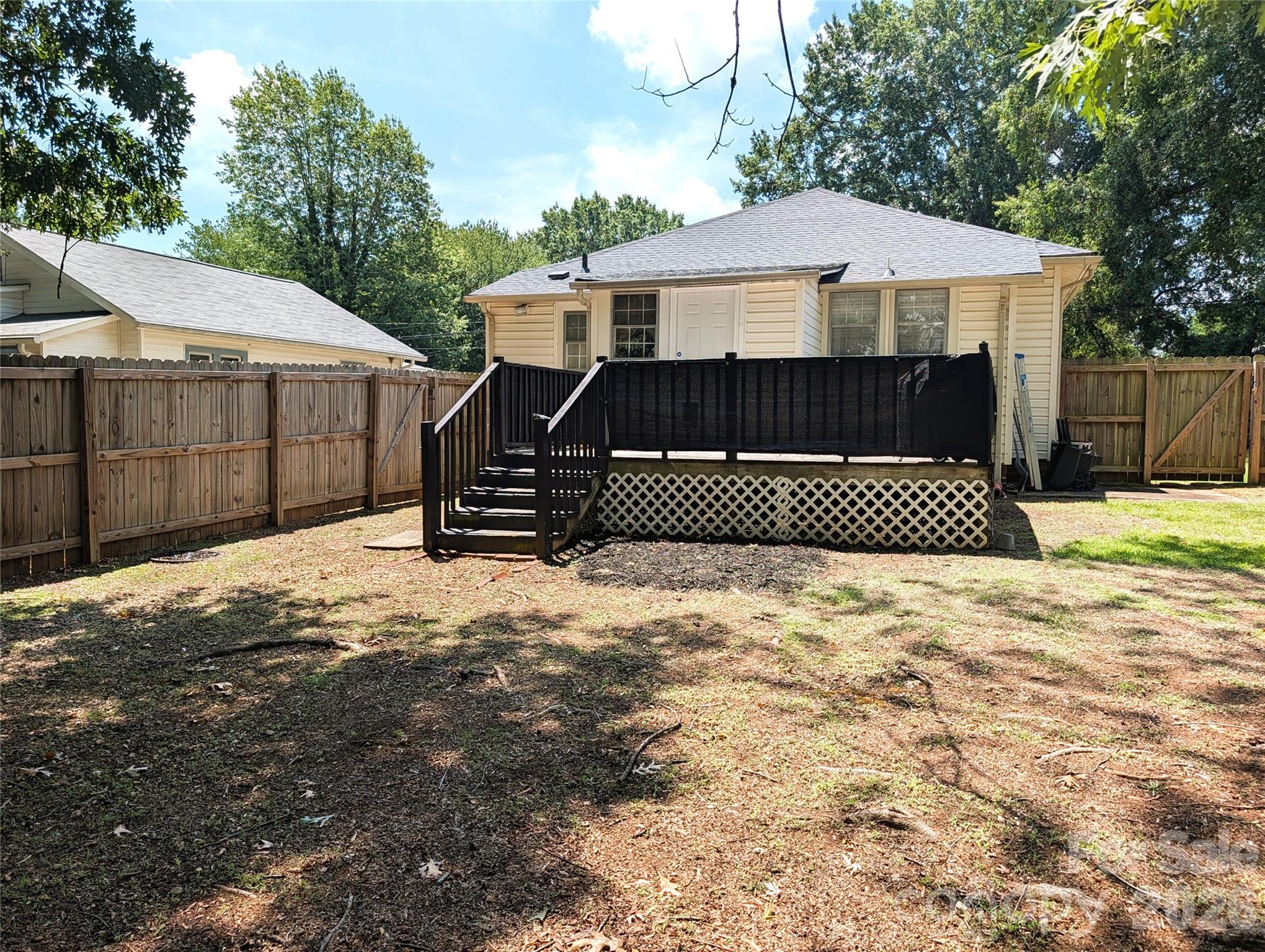 507 E 10th Street Property Photo 6