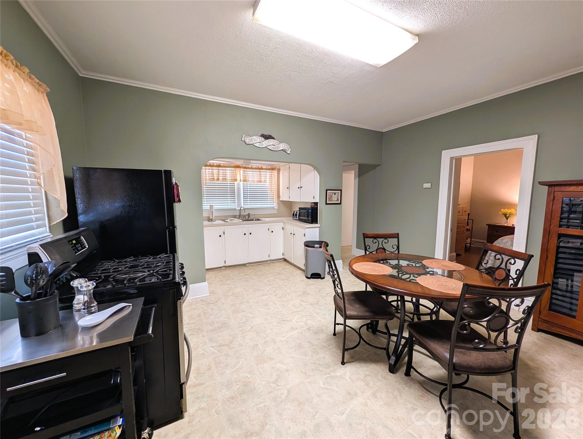 507 E 10th Street Property Photo 8