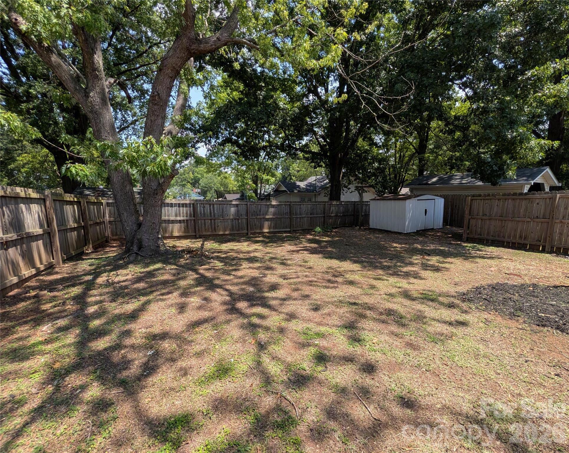 507 E 10th Street Property Photo 9
