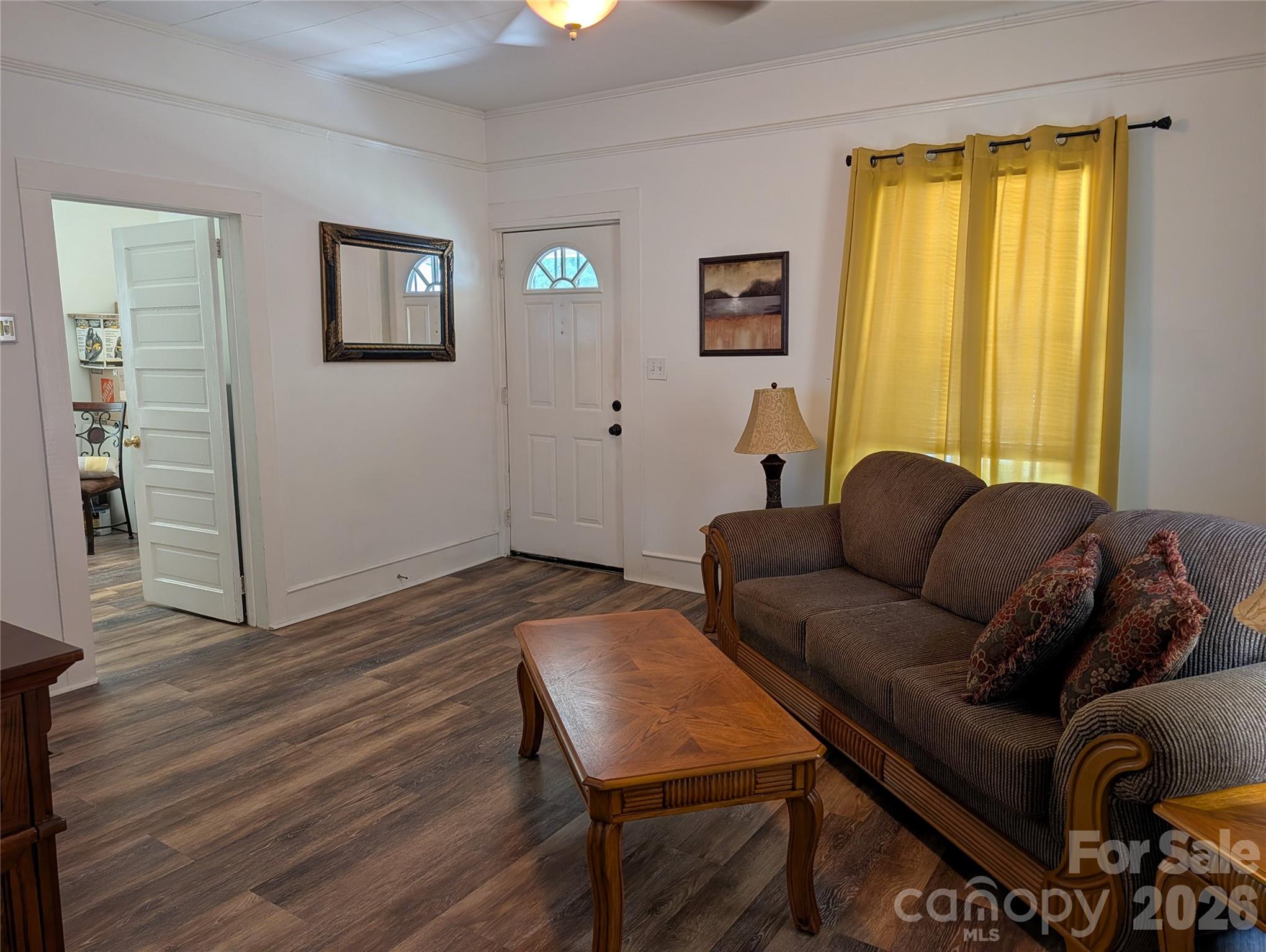 507 E 10th Street Property Photo 11