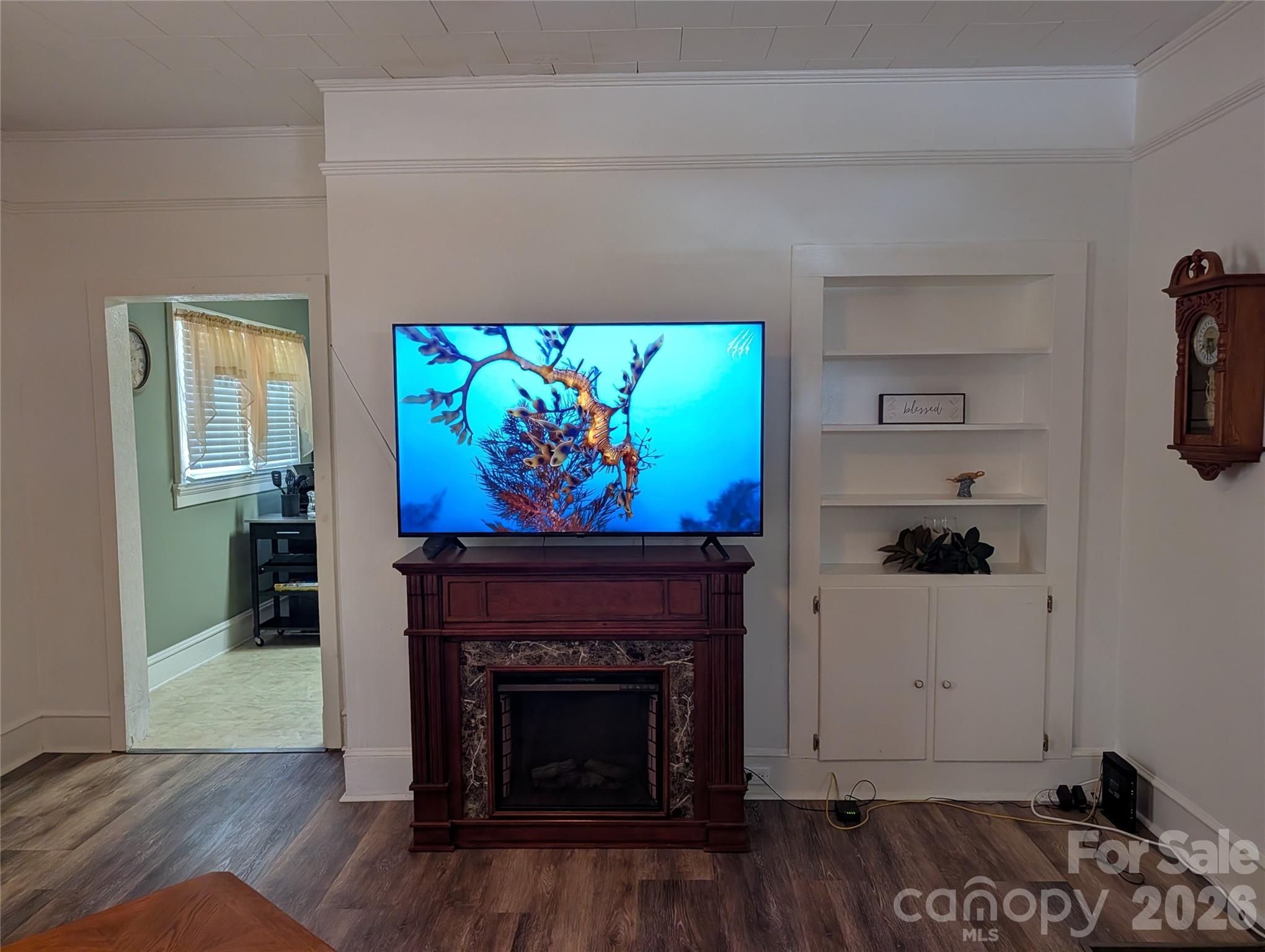 507 E 10th Street Property Photo 12