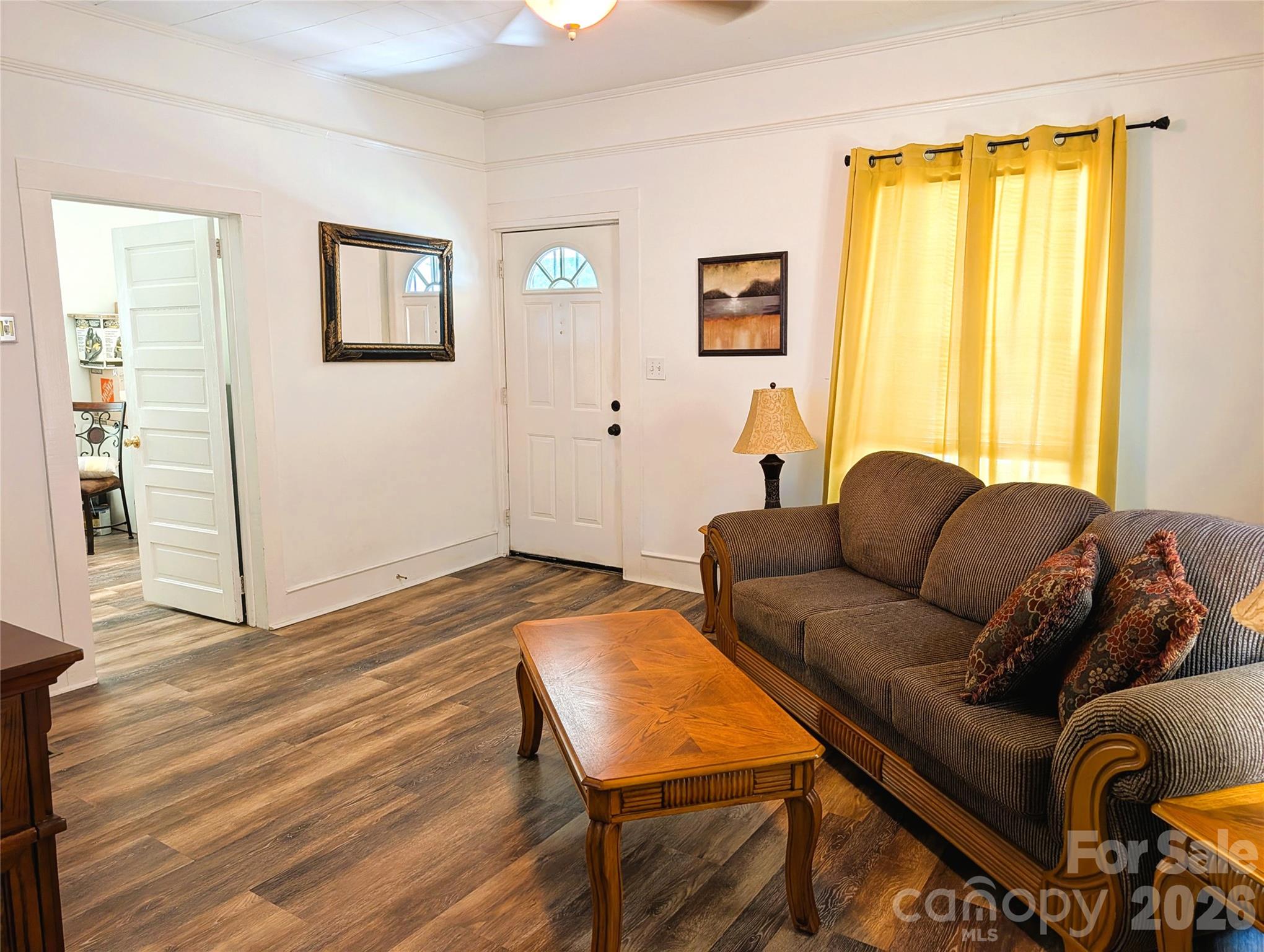 507 E 10th Street Property Photo 12
