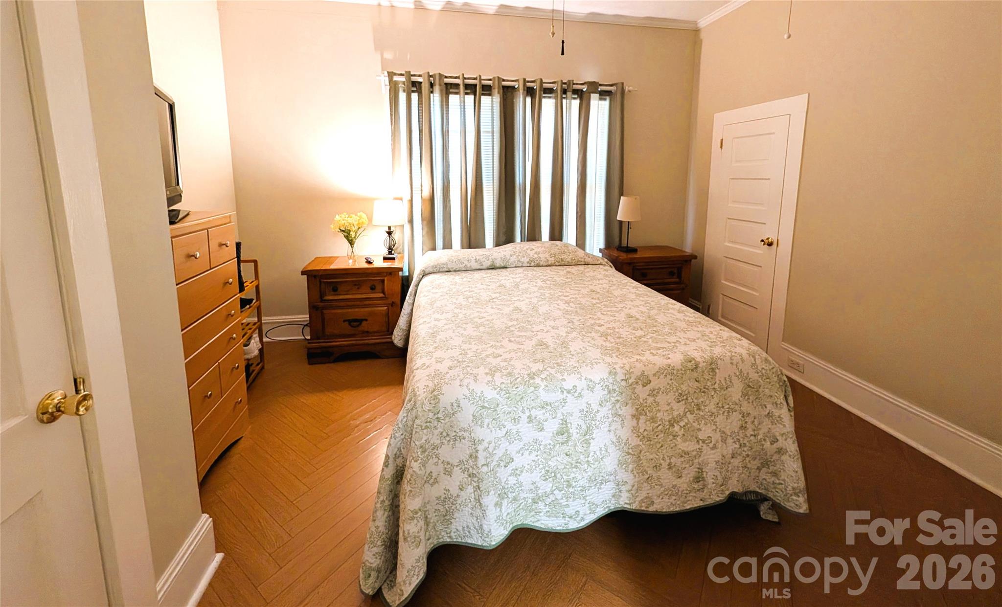 507 E 10th Street Property Photo 13