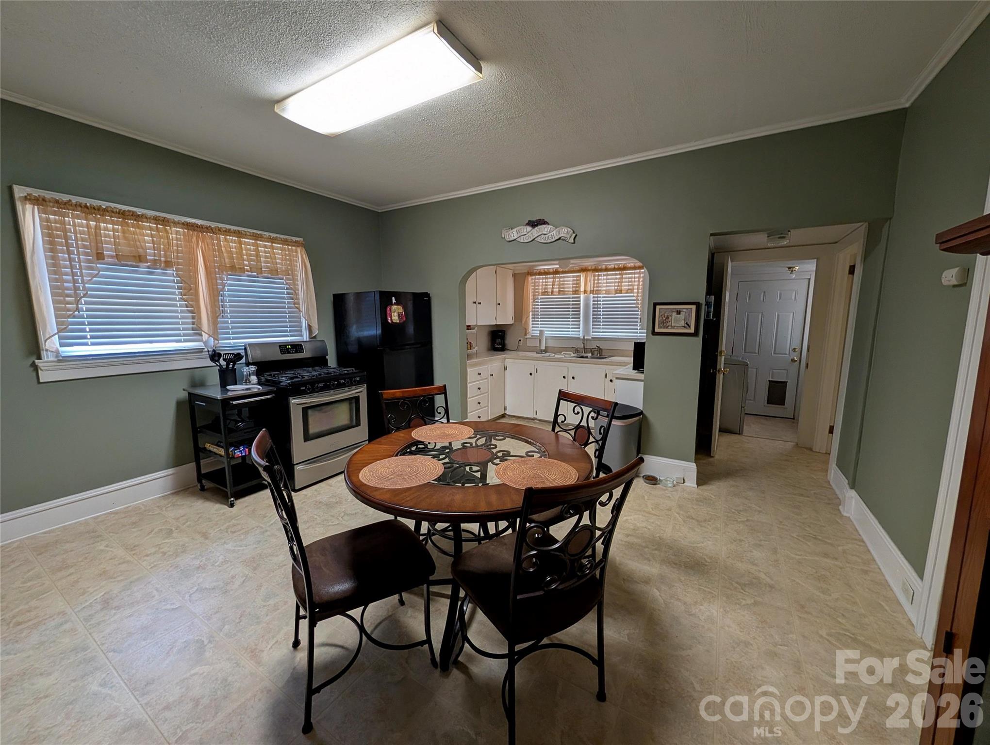 507 E 10th Street Property Photo 14