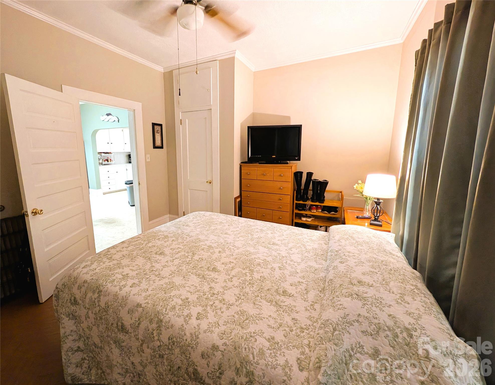 507 E 10th Street Property Photo 14