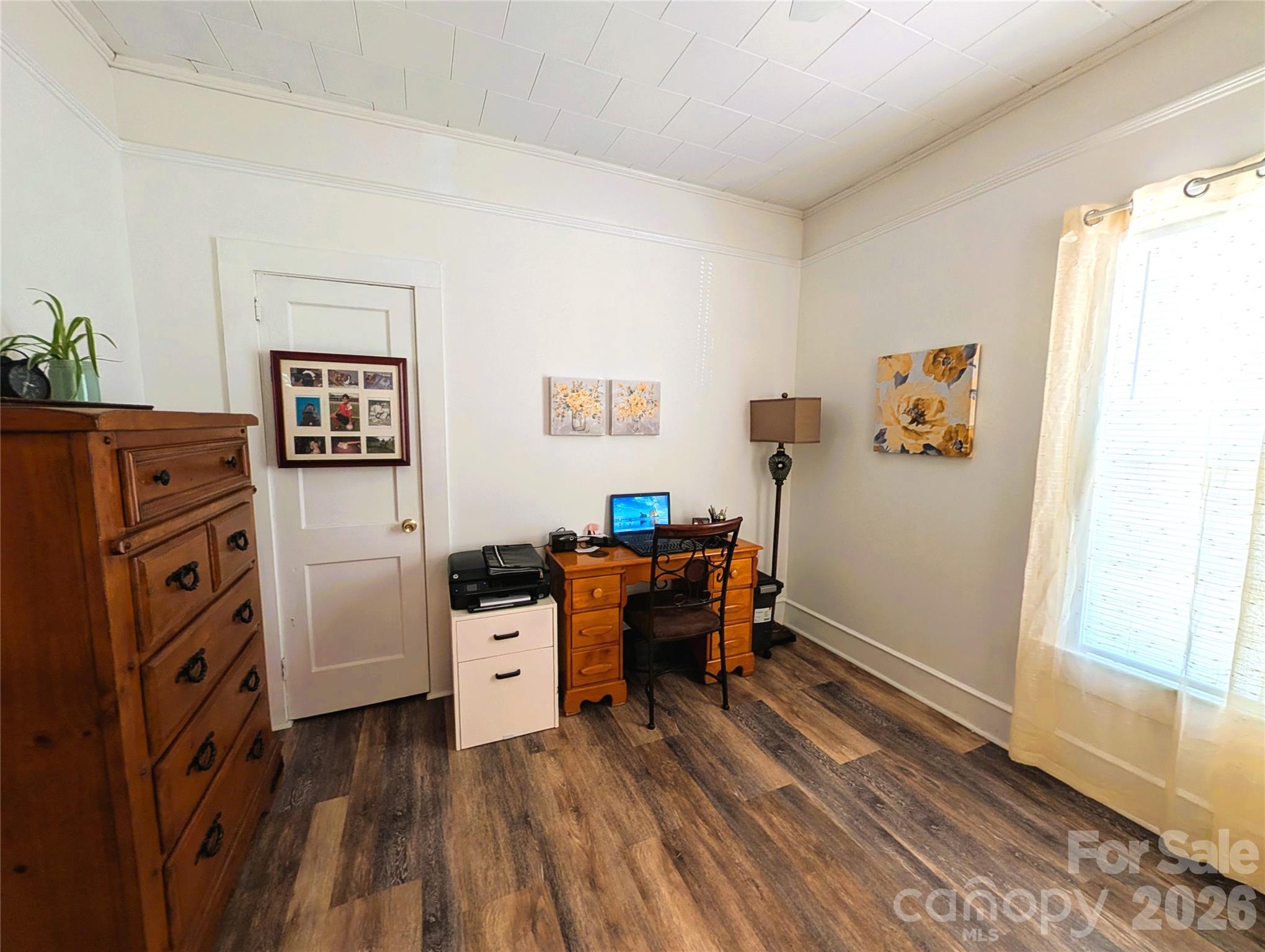 507 E 10th Street Property Photo 15