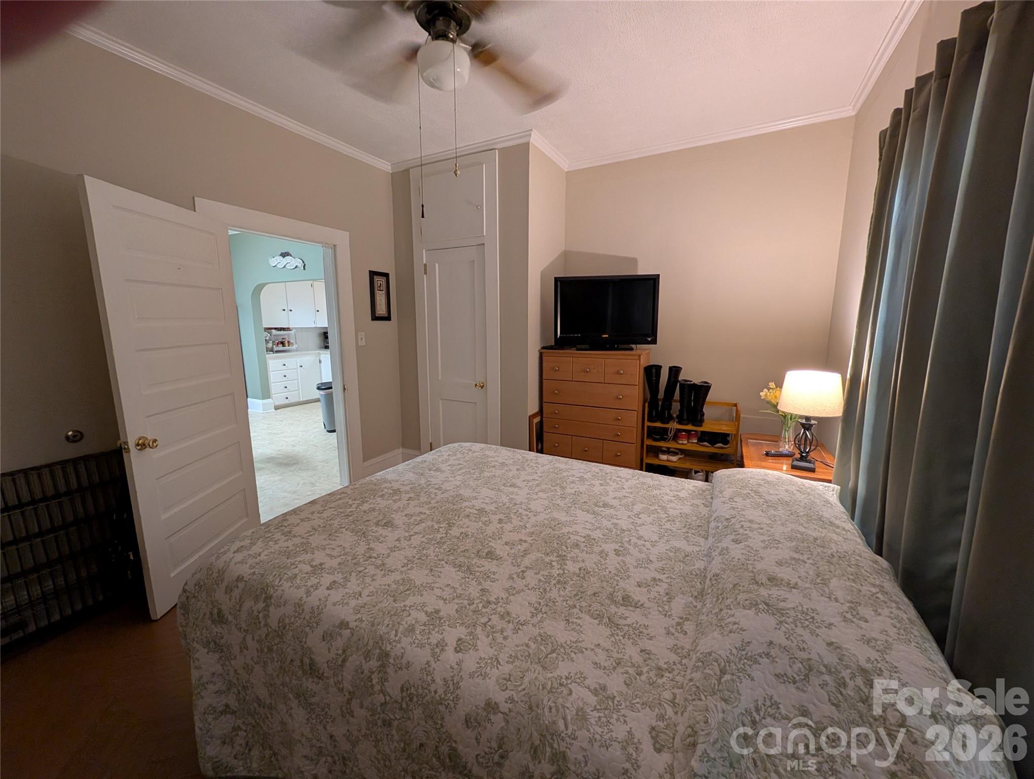 507 E 10th Street Property Photo 24