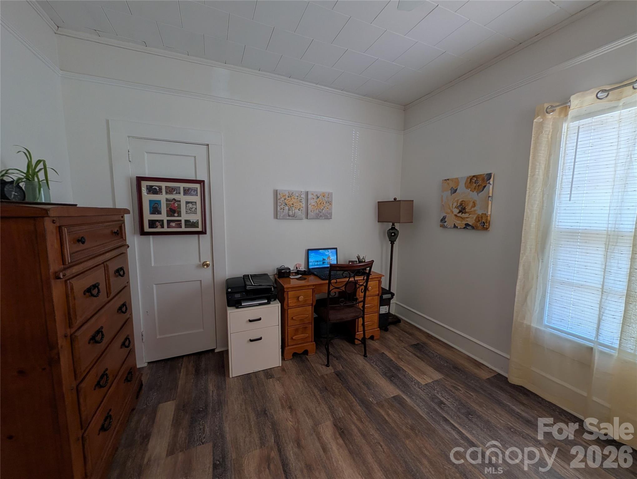 507 E 10th Street Property Photo 25