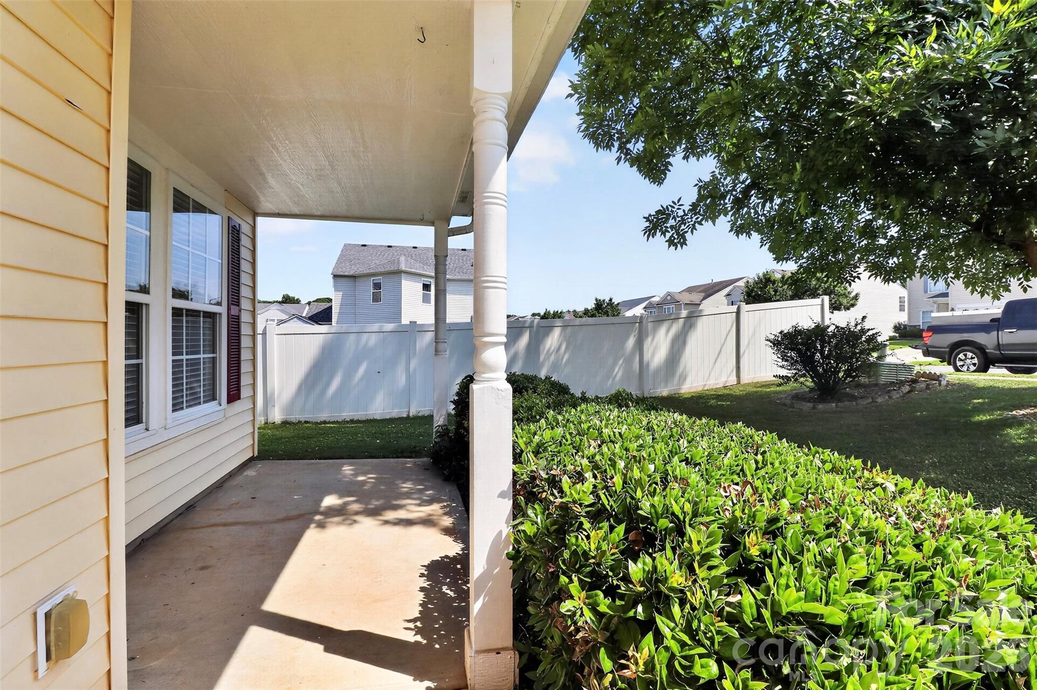 209 Farm Springs Drive Property Photo 3