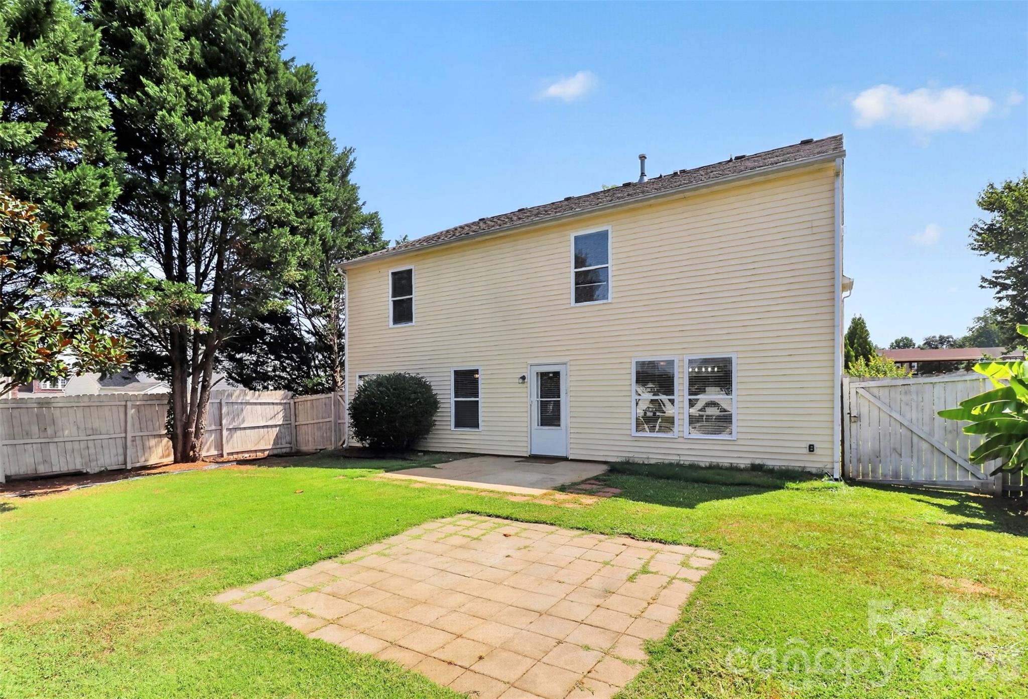 209 Farm Springs Drive Property Photo 8