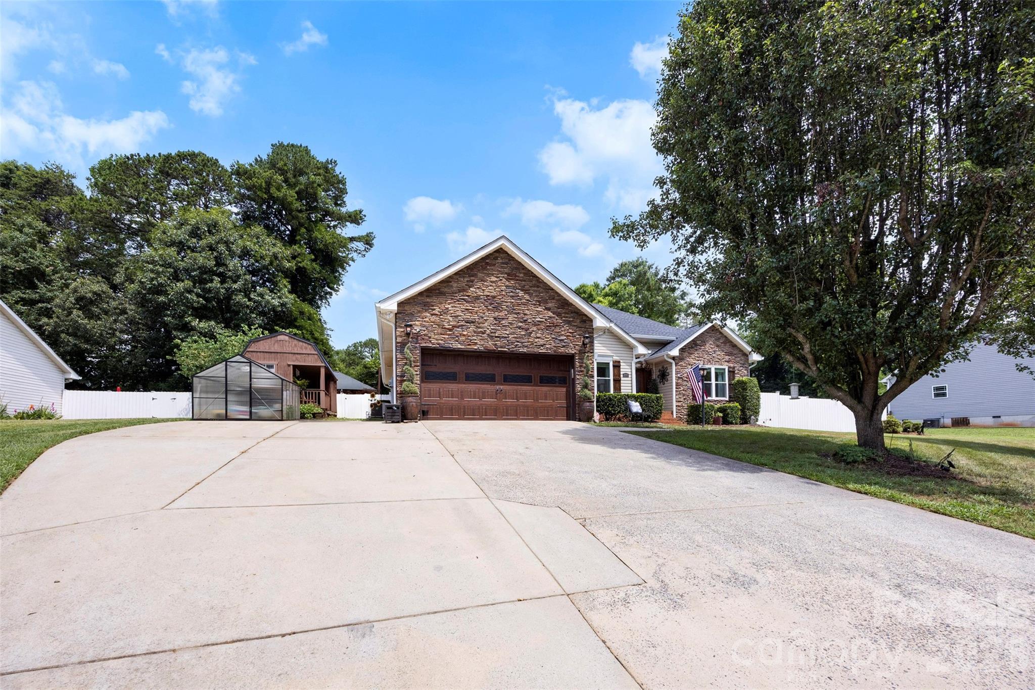 200 Brooks Drive Property Photo 3