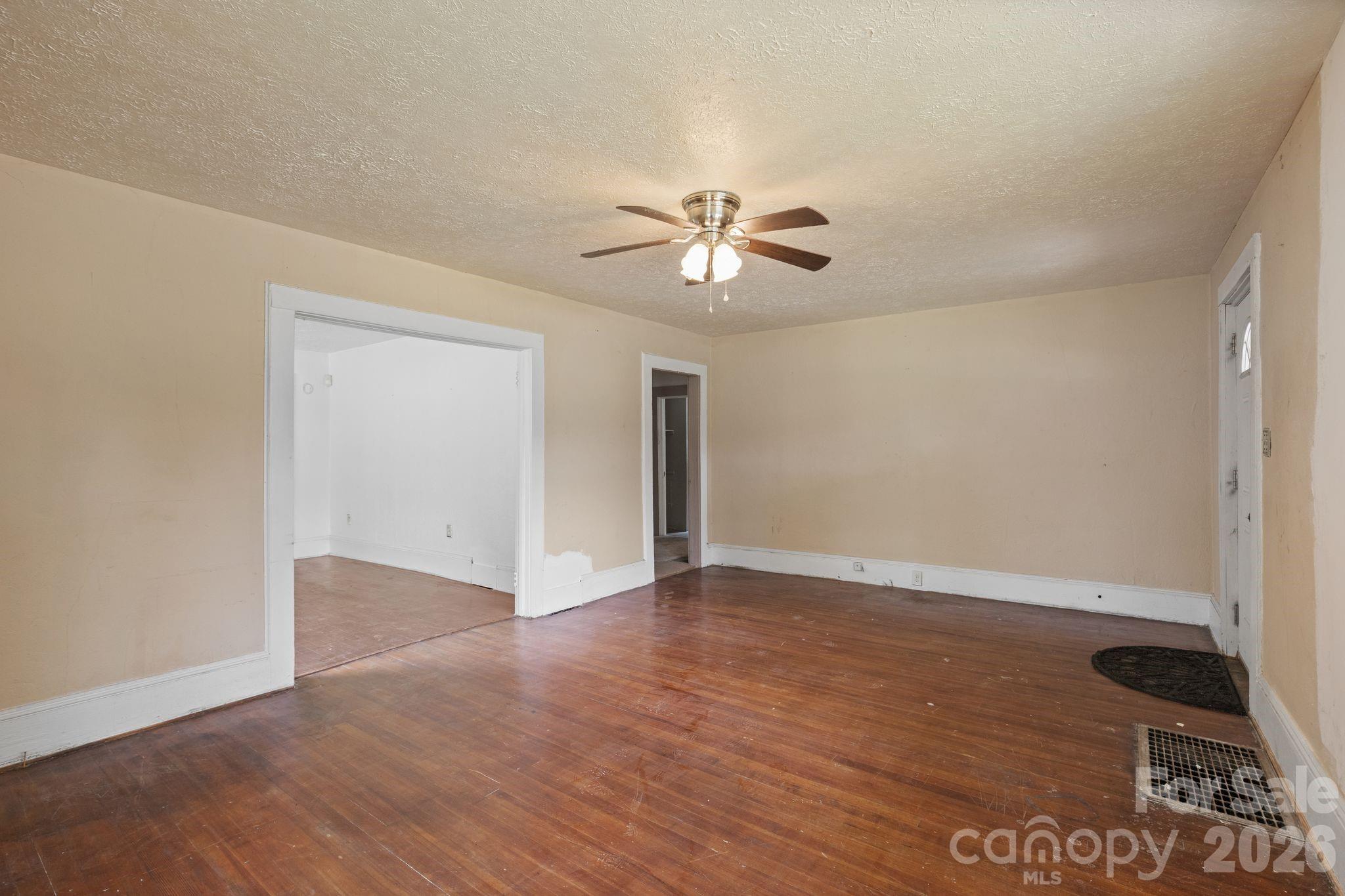 1434 S Main Street Property Photo 4