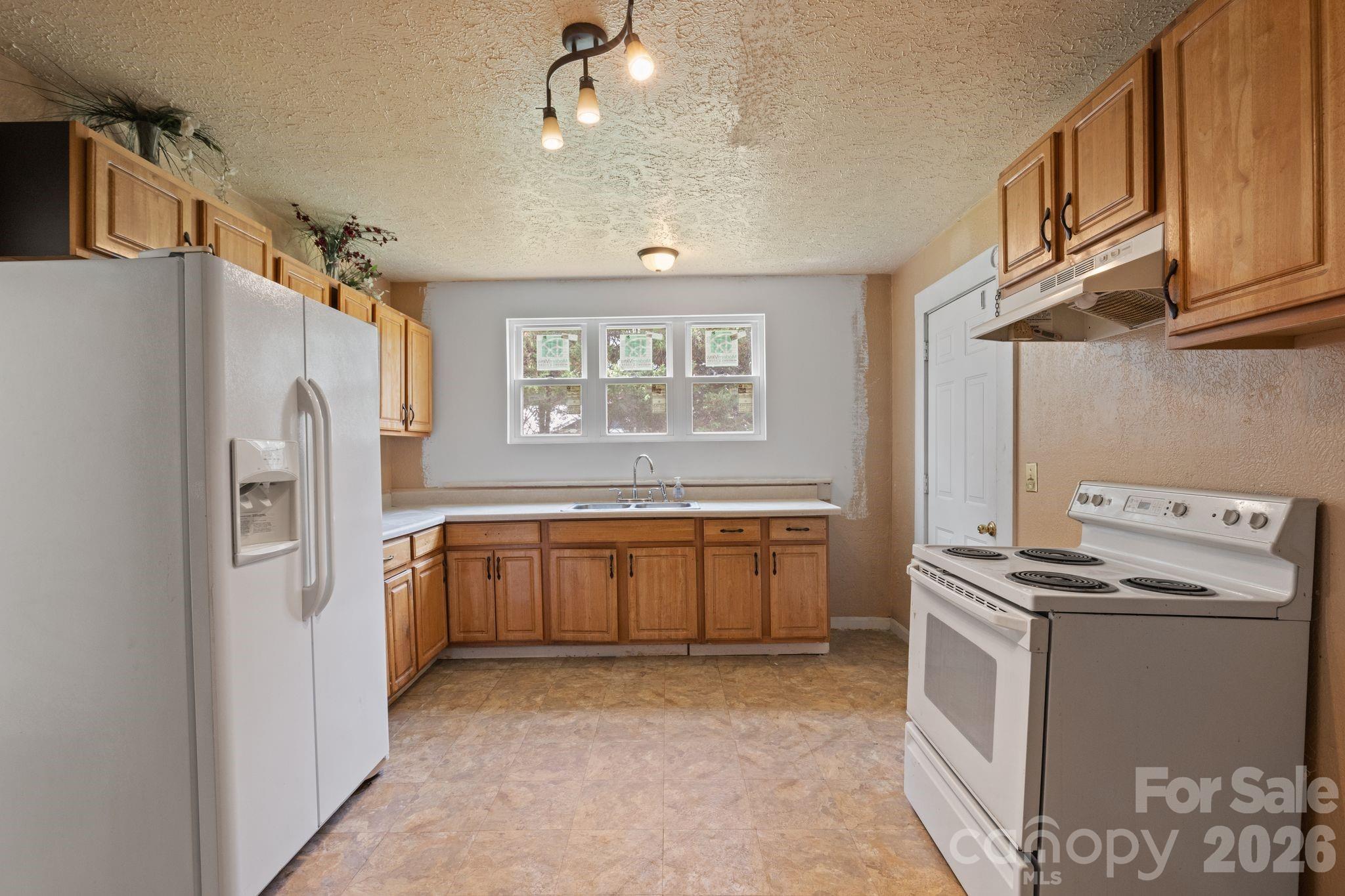 1434 S Main Street Property Photo 6