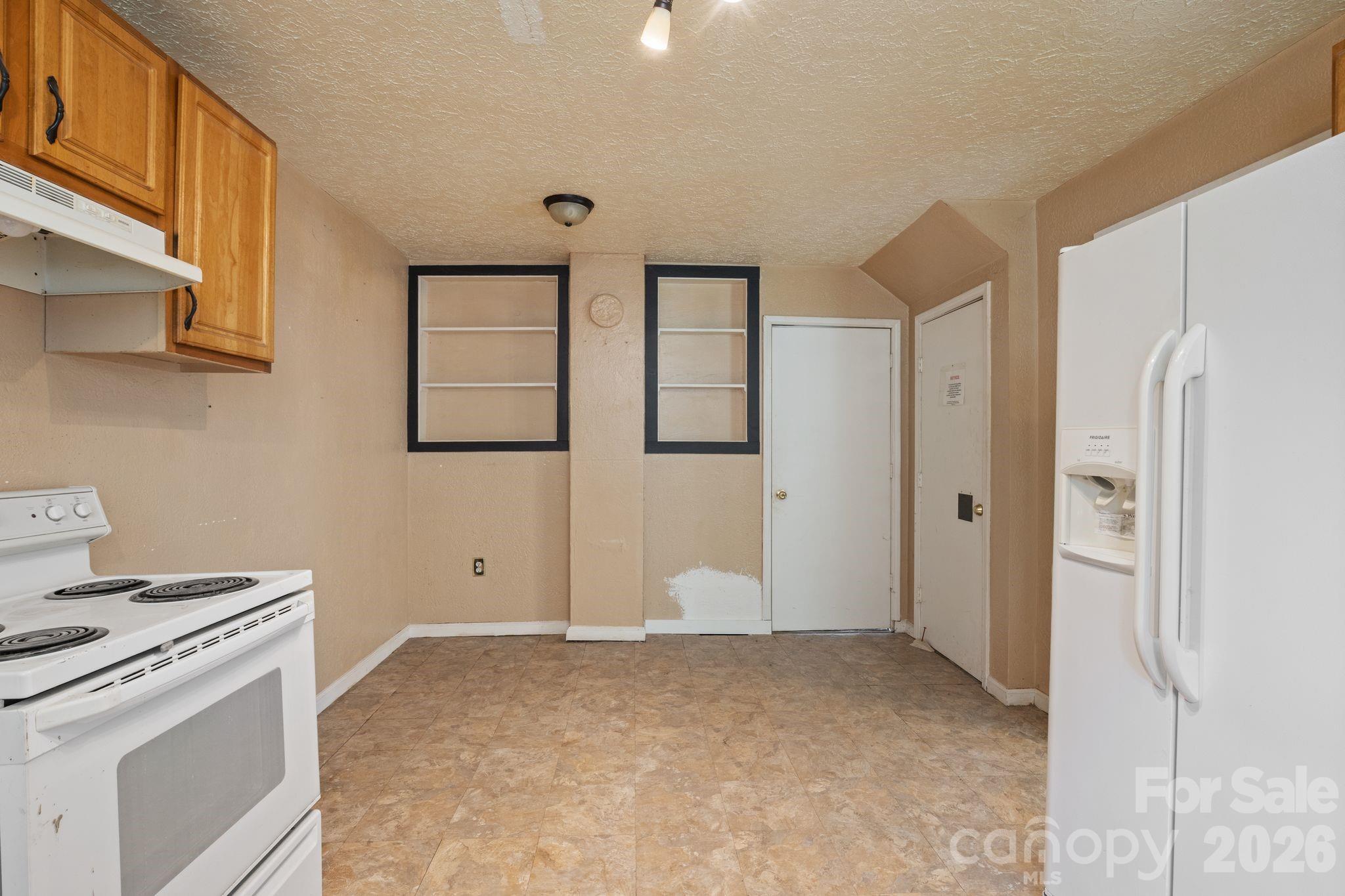1434 S Main Street Property Photo 7