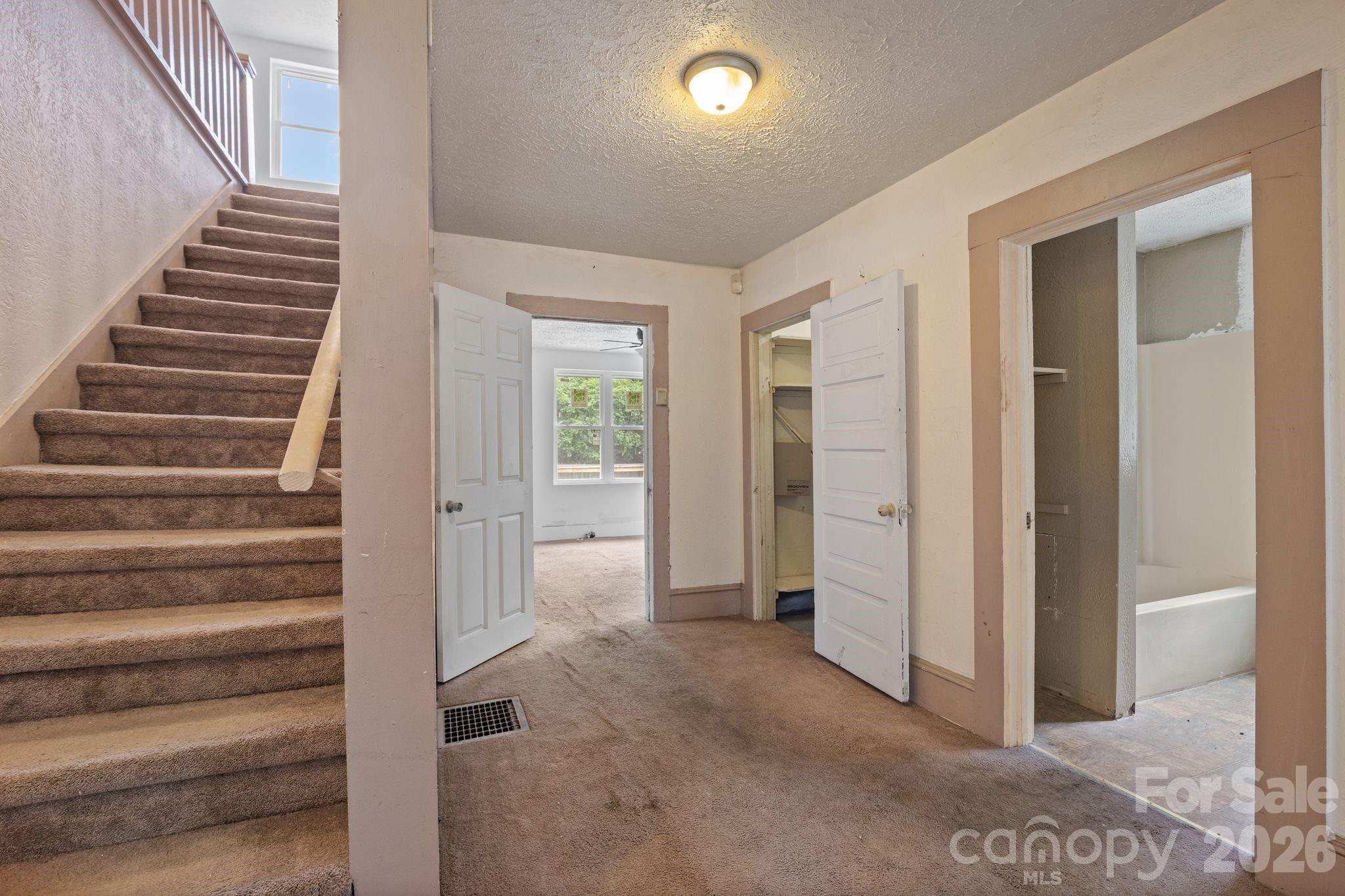 1434 S Main Street Property Photo 14