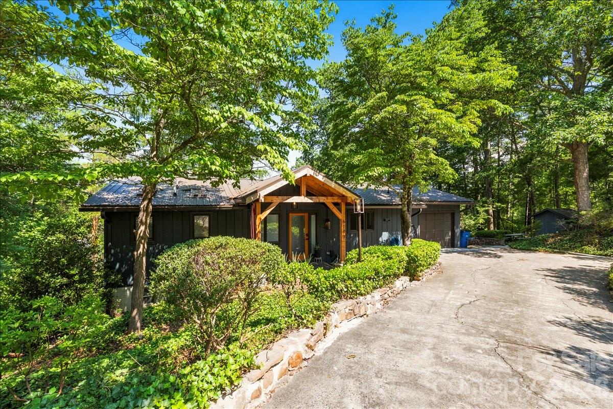 6149 N Shore Drive Property Photo 2