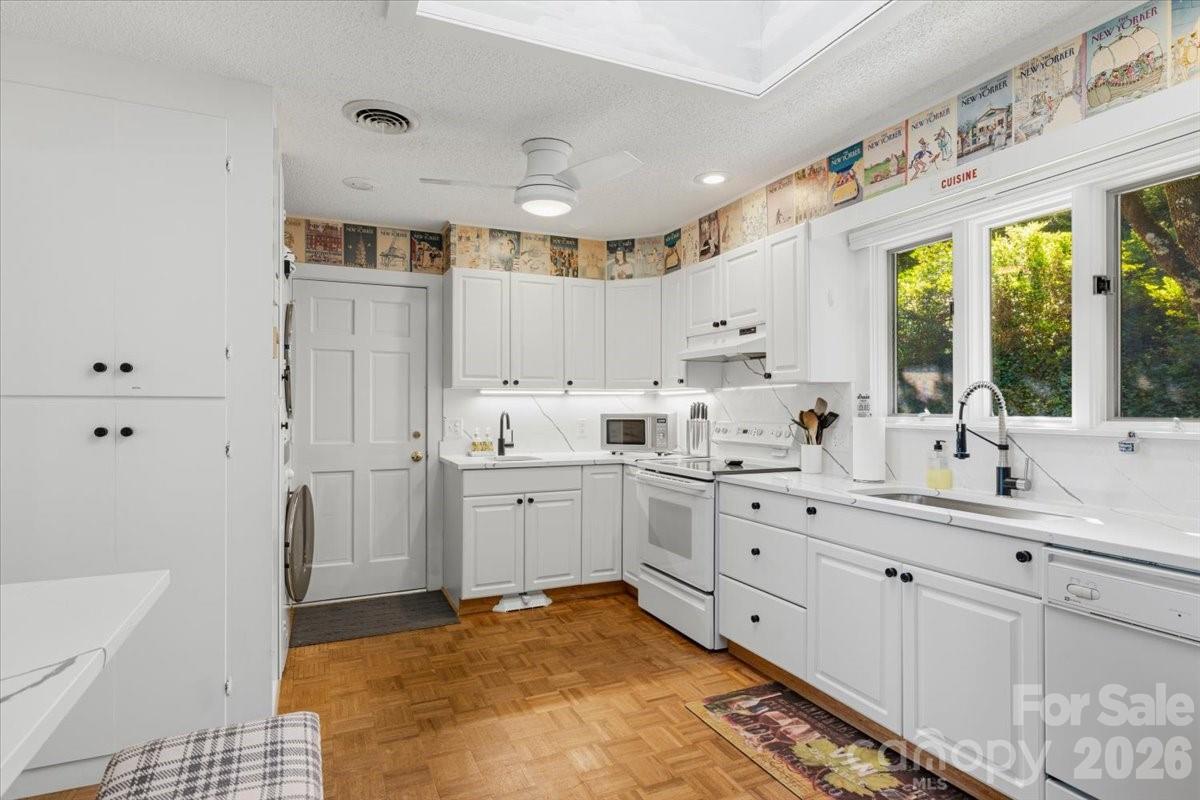 6149 N Shore Drive Property Photo 12