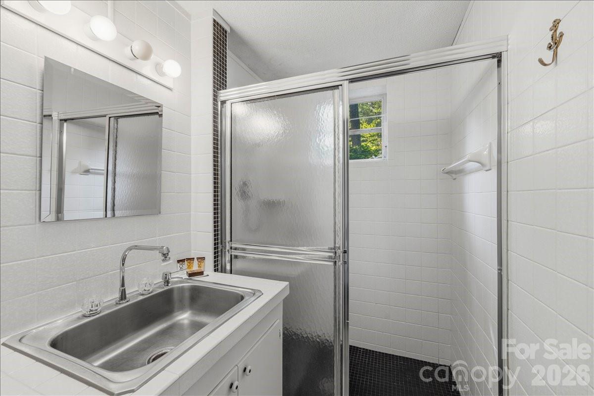 6149 N Shore Drive Property Photo 35