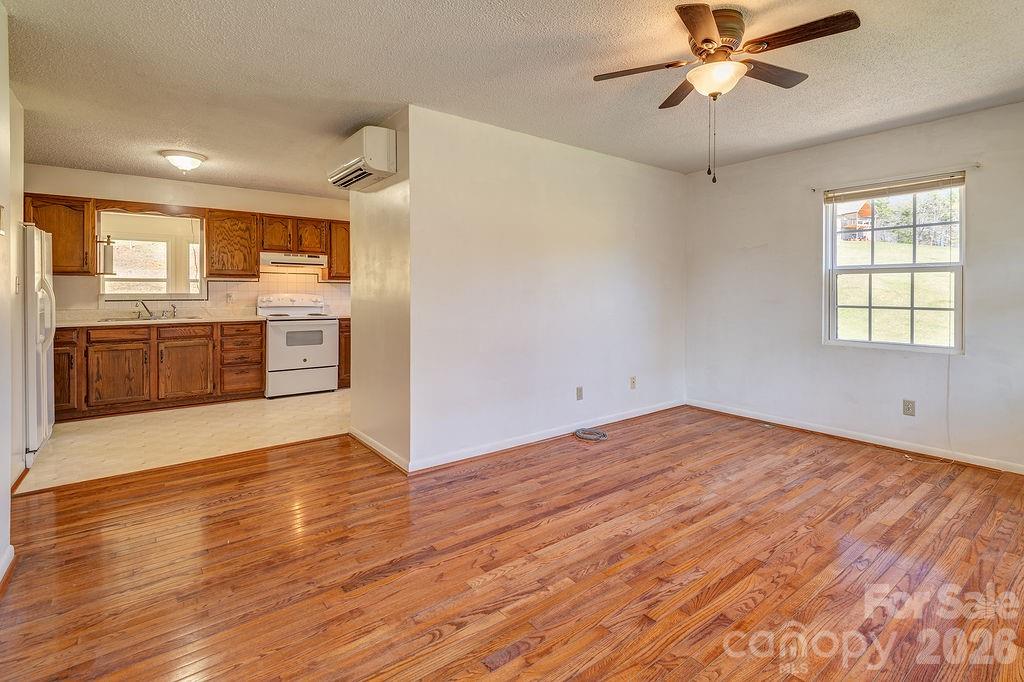 216 Pickens Road Property Photo 5