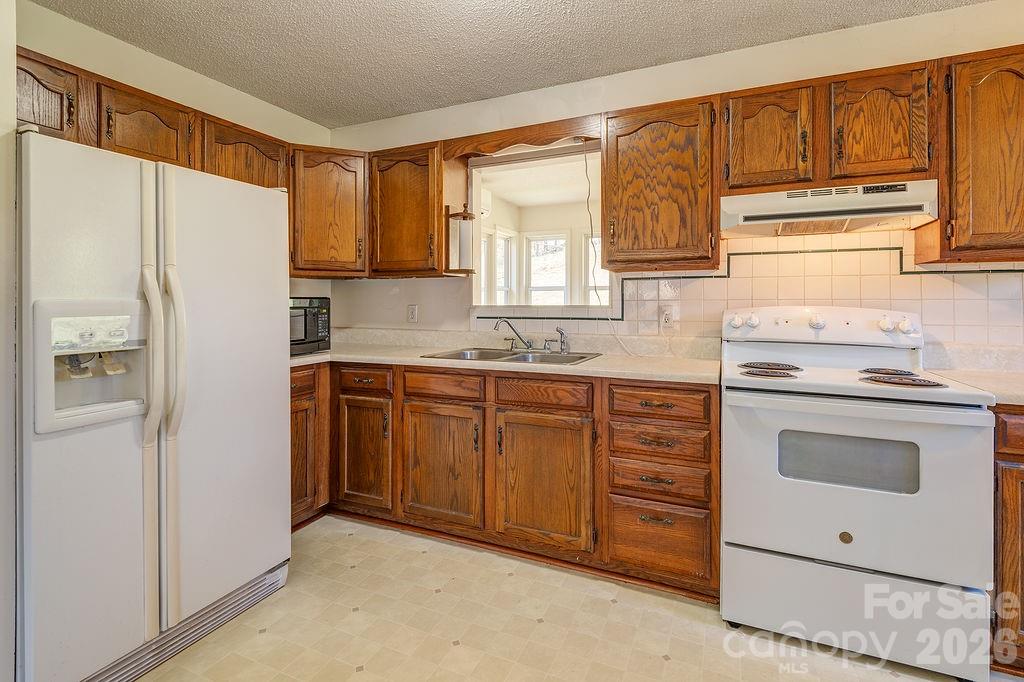 216 Pickens Road Property Photo 6
