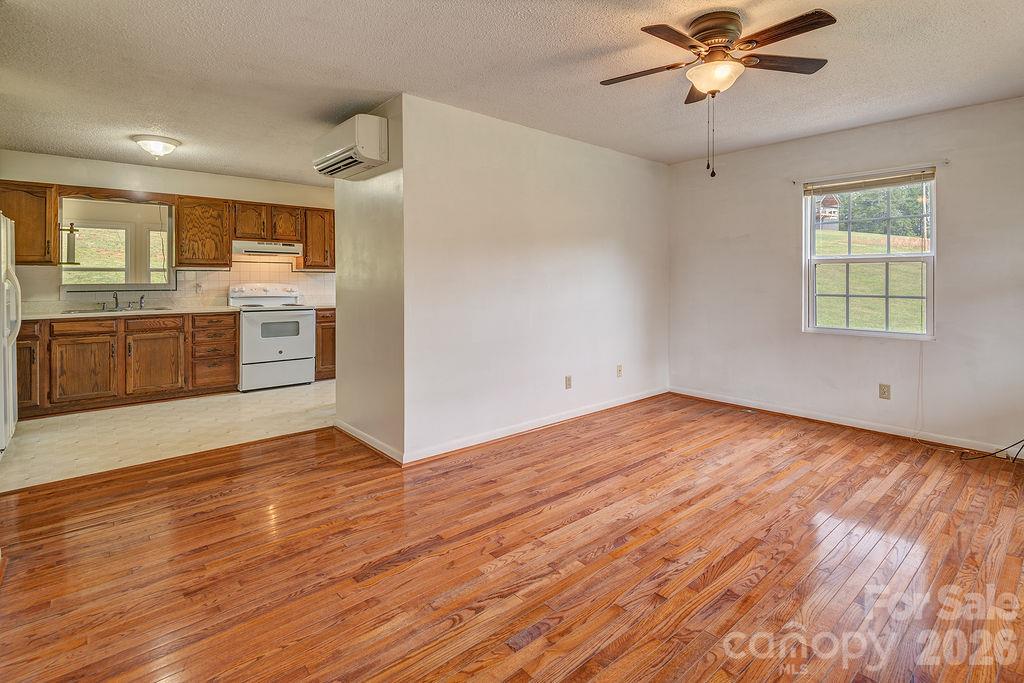216 Pickens Road Property Photo 8