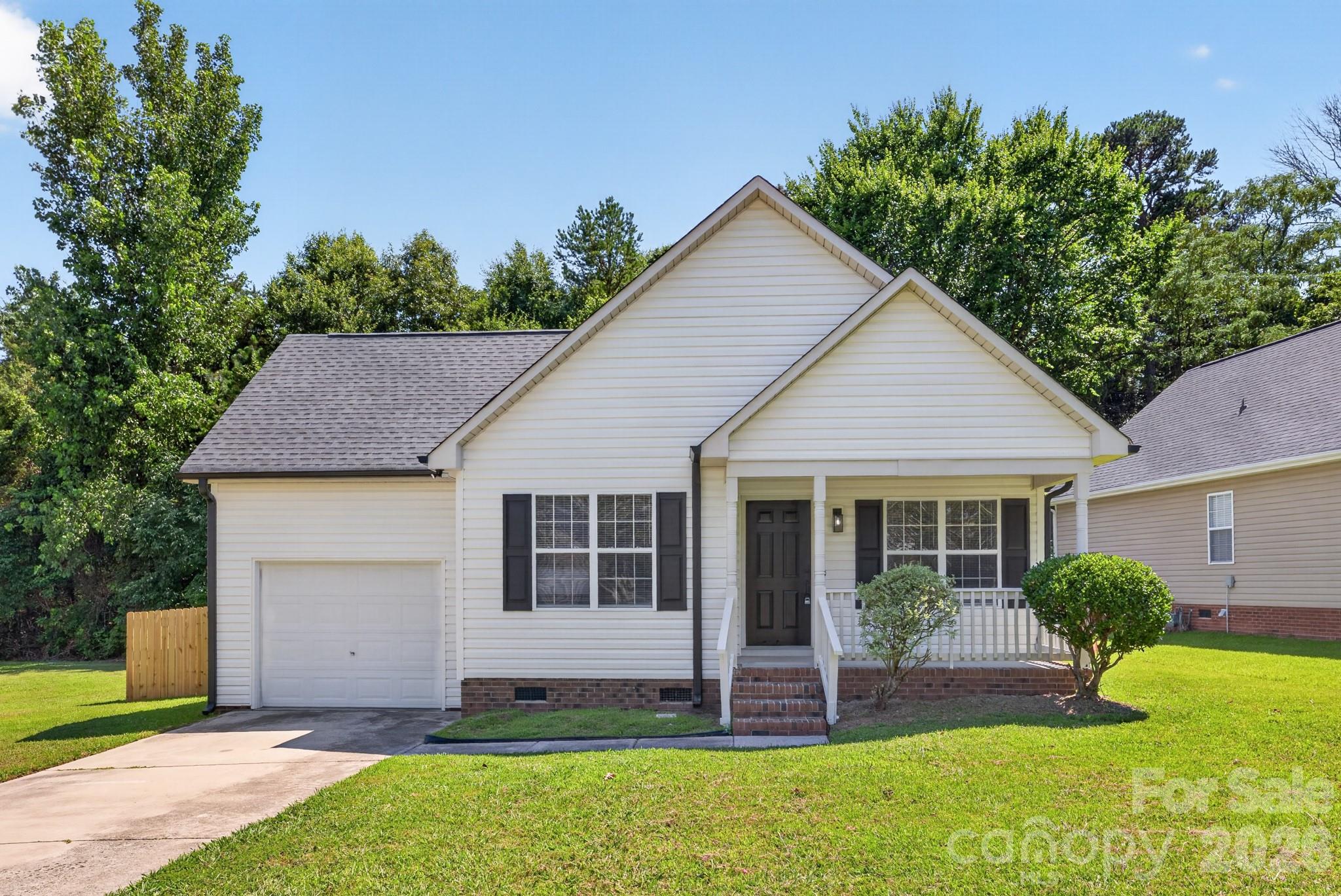 1001 Loch Lomond Circle Property Photo 1