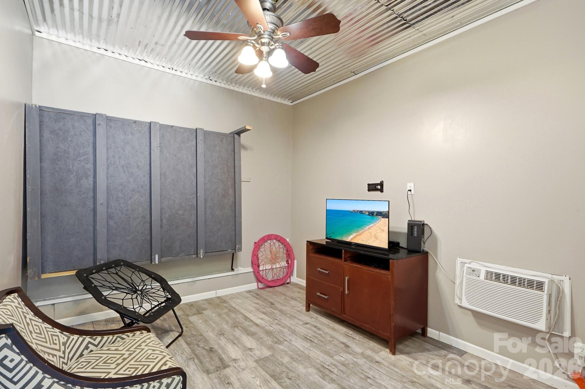 832 Savile Lane Property Photo 45