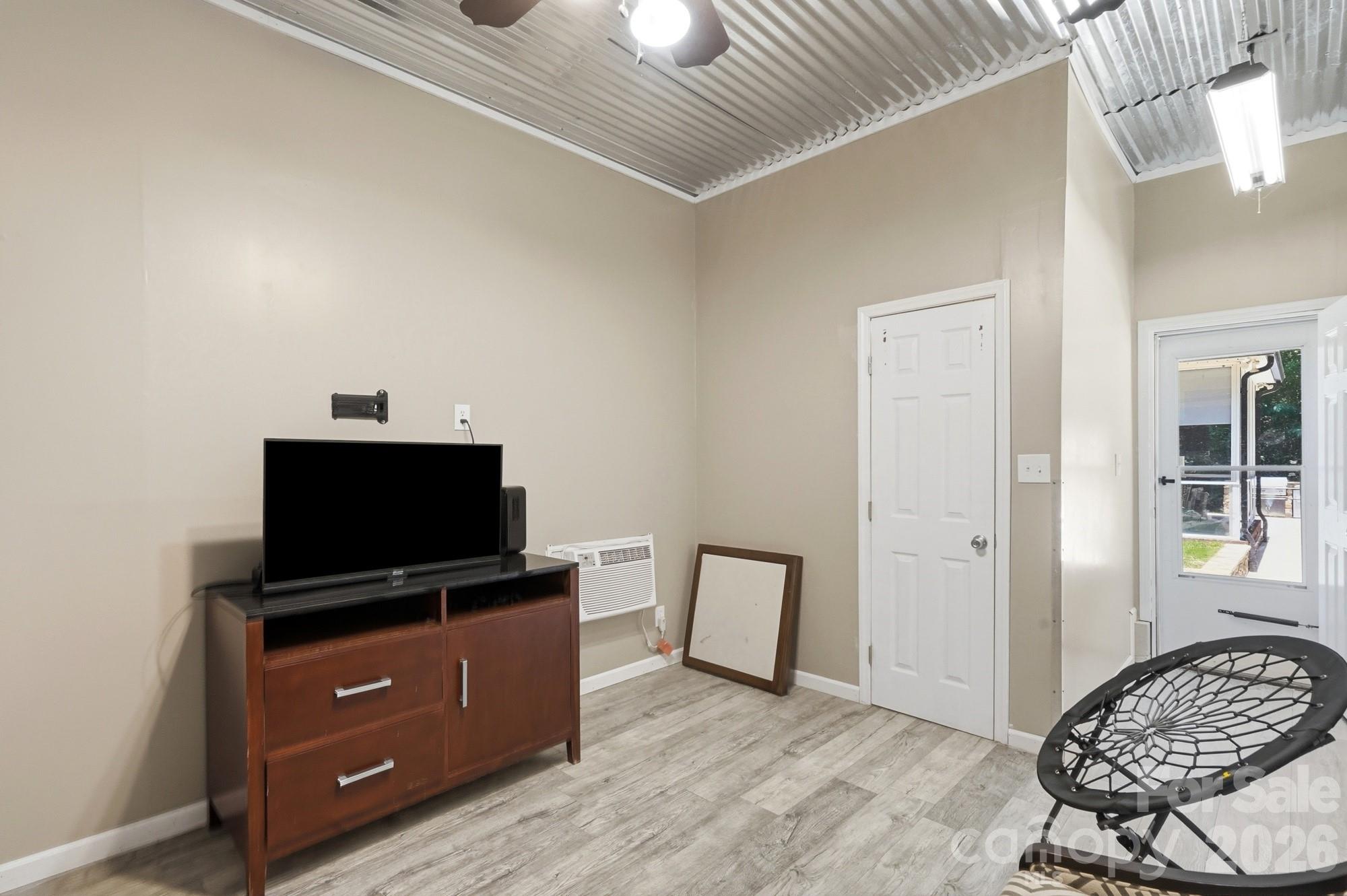 832 Savile Lane Property Photo 46