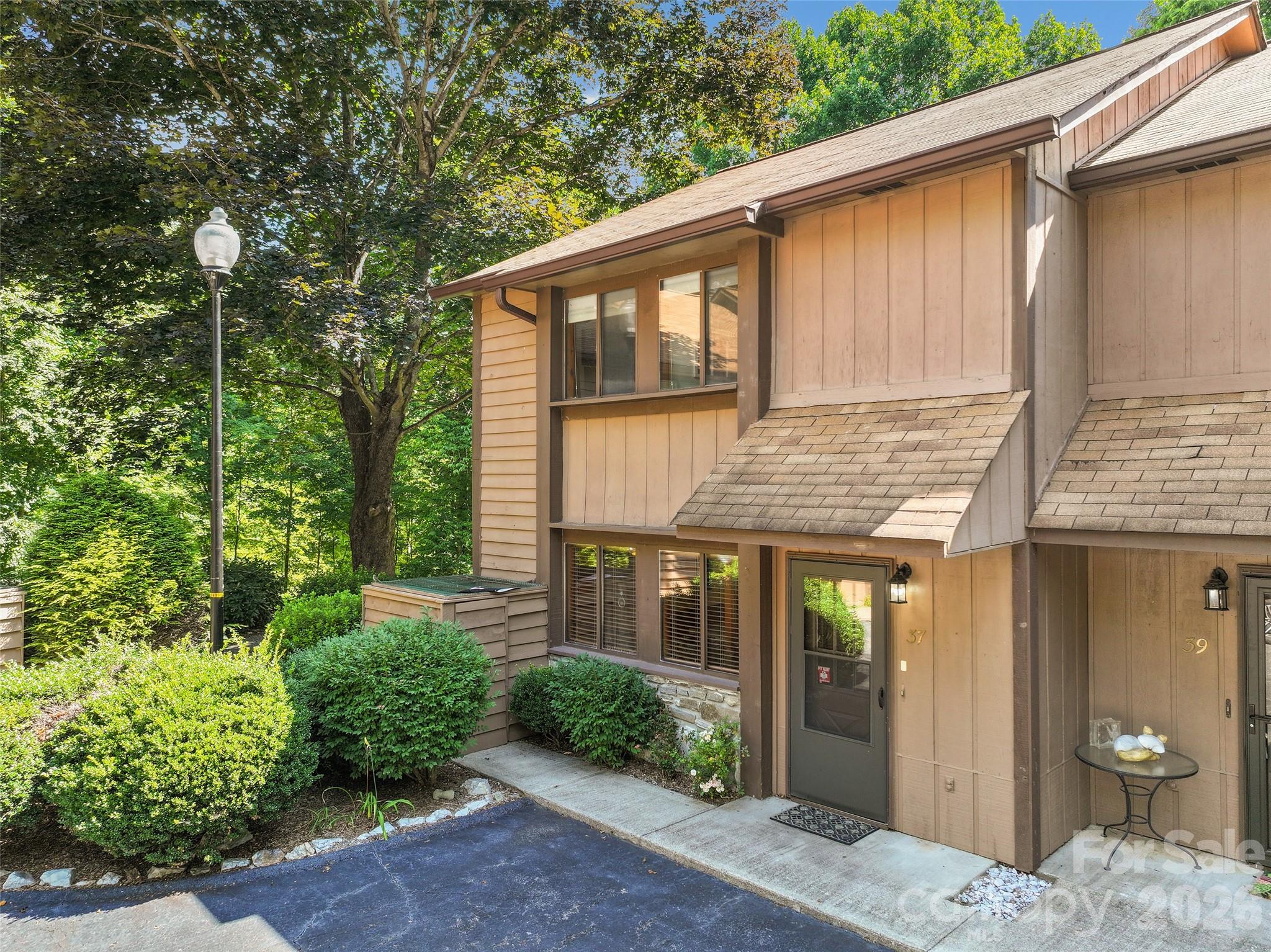 37 George Circle Property Photo 2