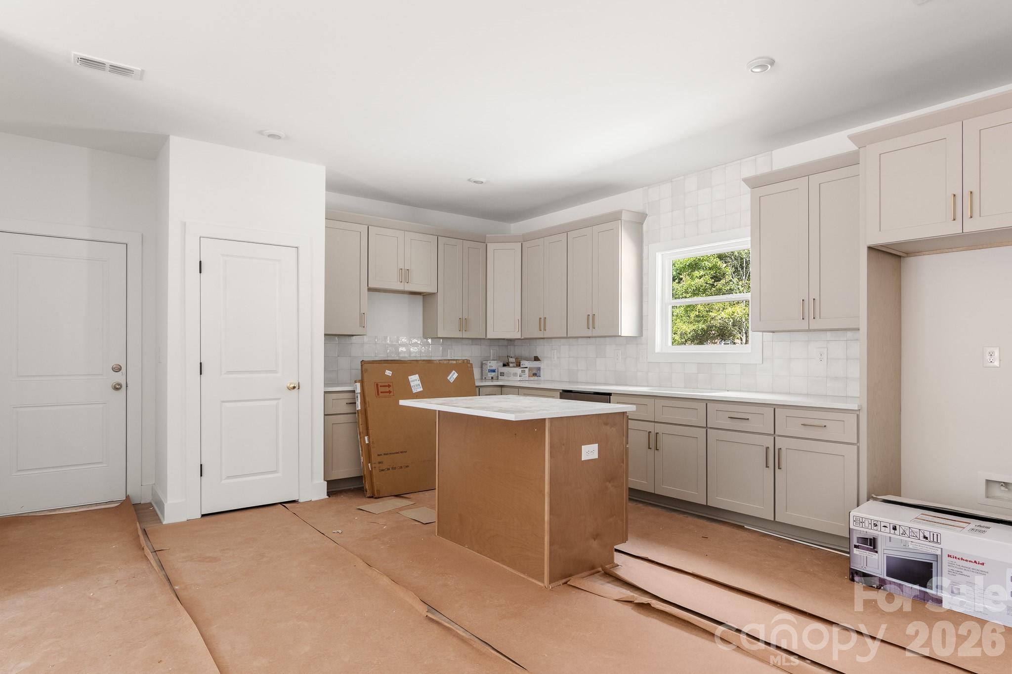 816 Winding Brook Road Property Photo 8