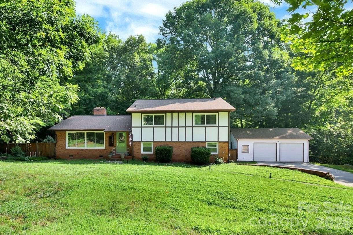 2311 Laurelwood Circle
