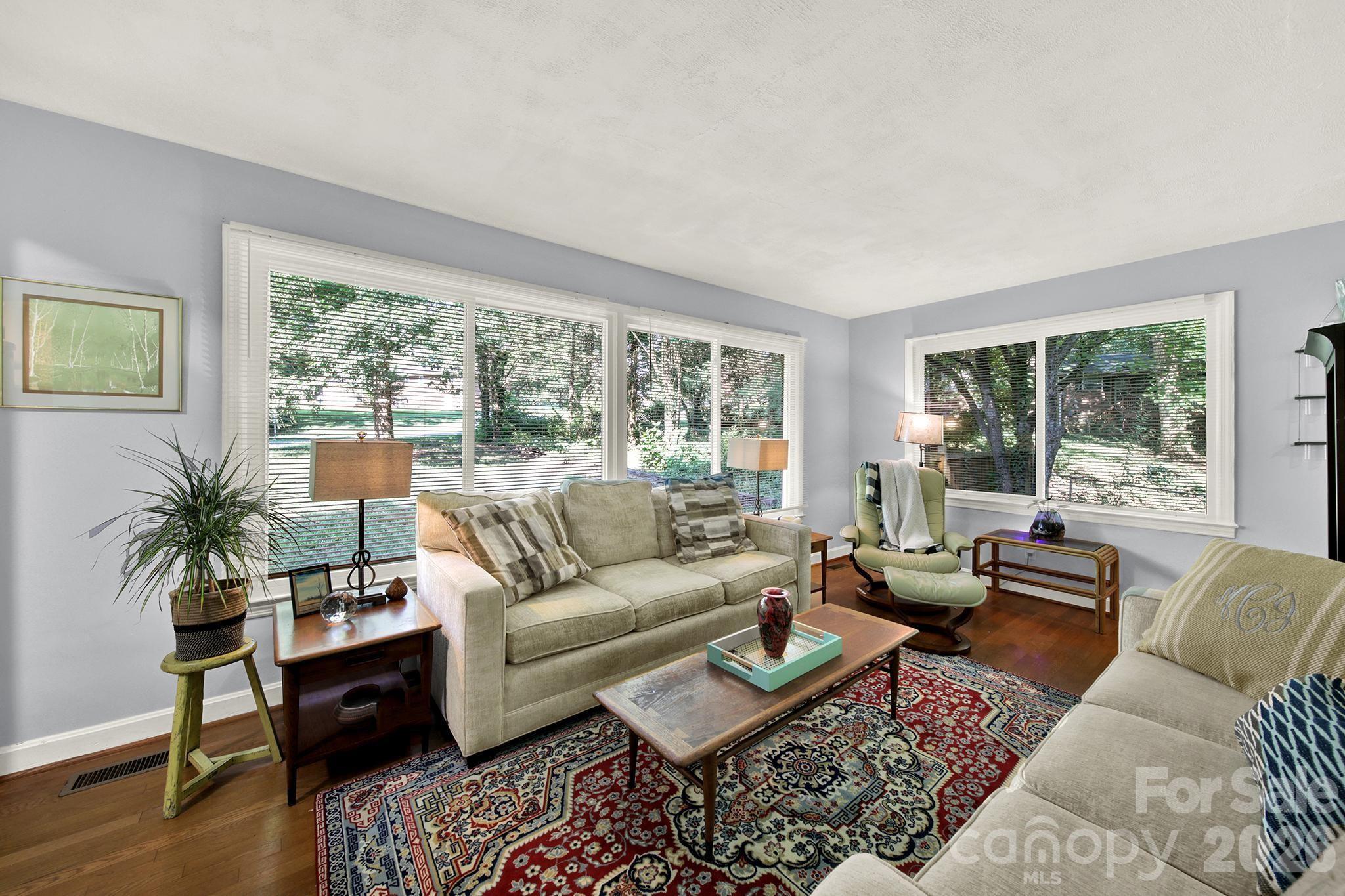2311 Laurelwood Circle Property Photo 3