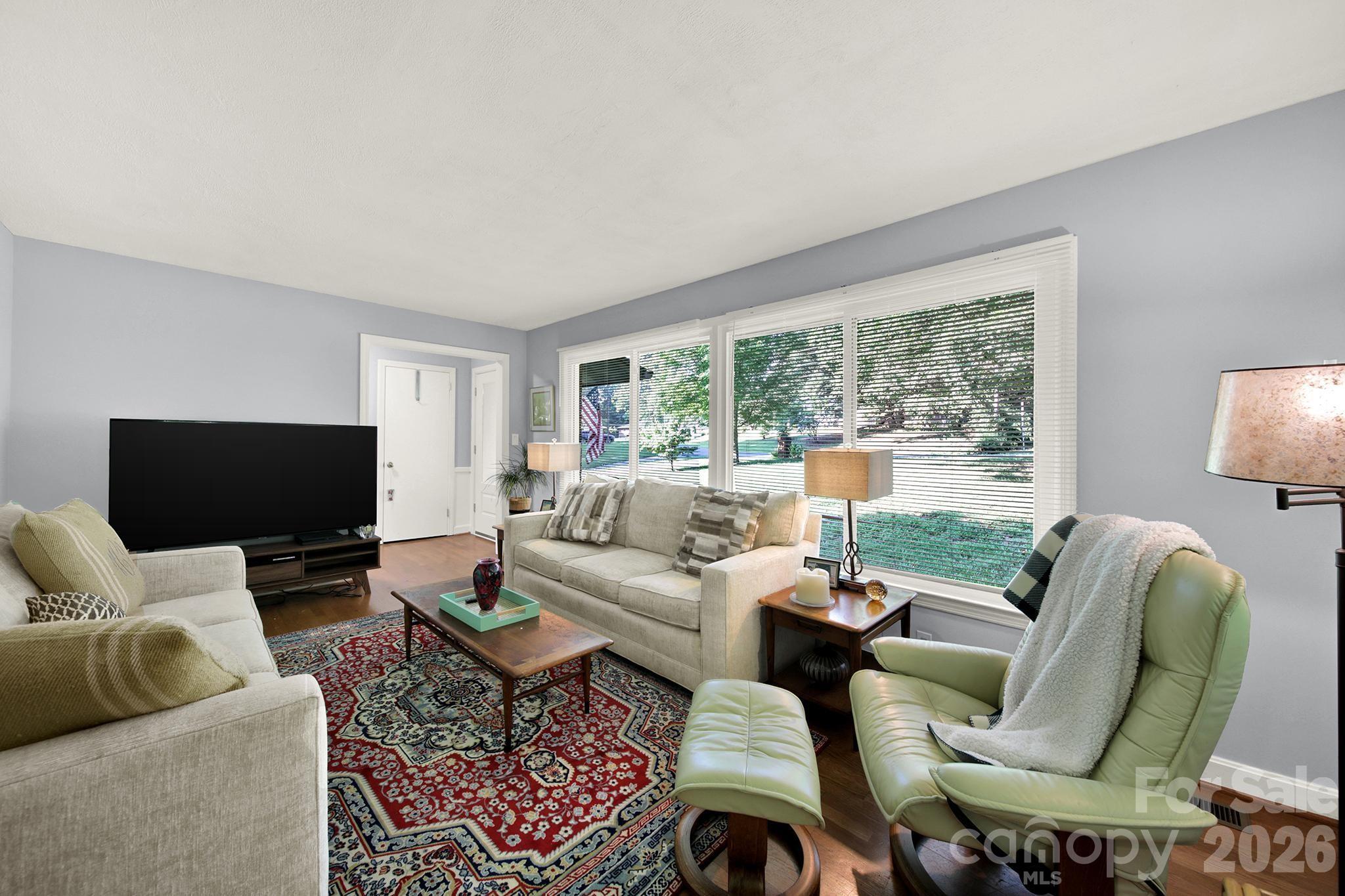 2311 Laurelwood Circle Property Photo 4