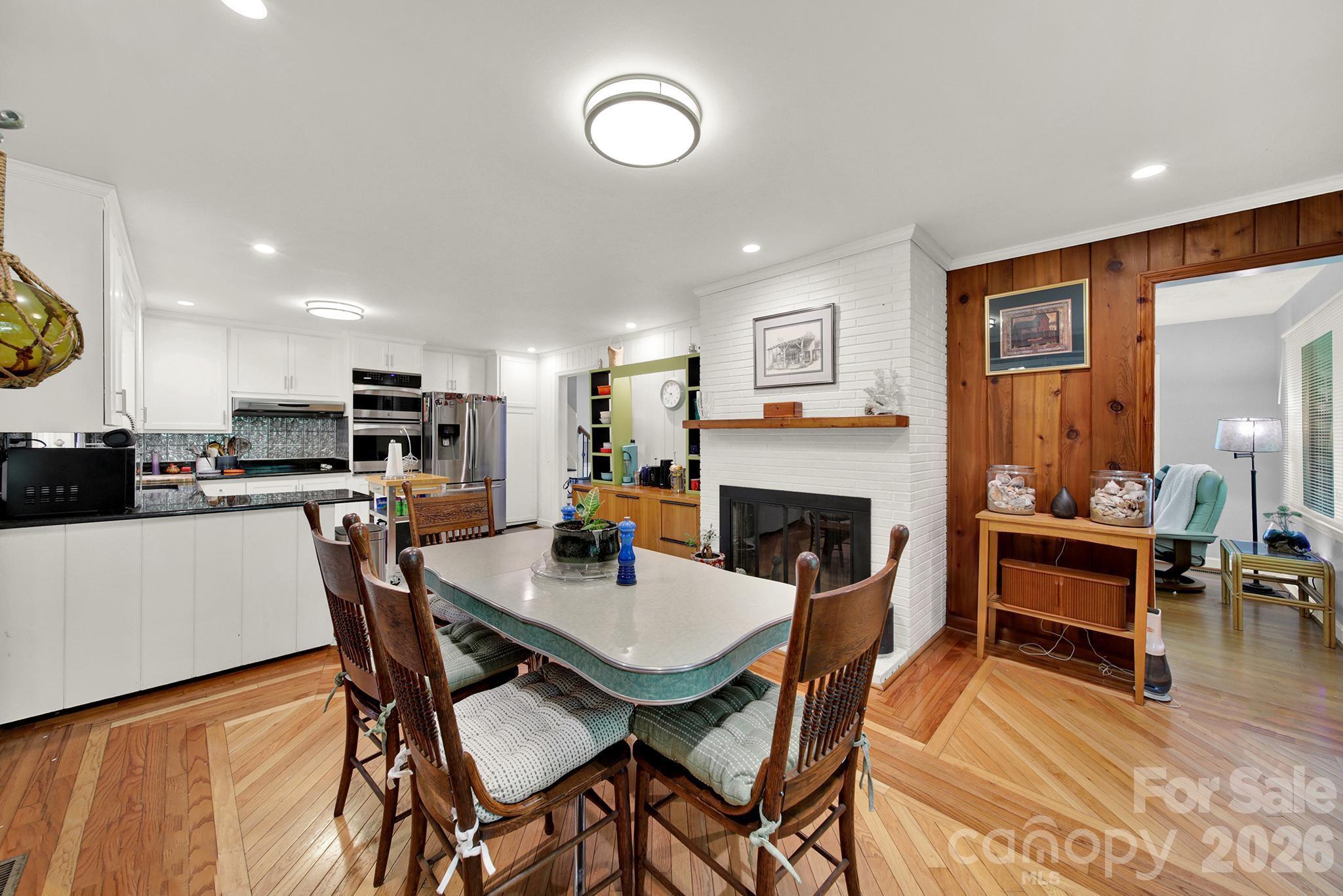 2311 Laurelwood Circle Property Photo 6